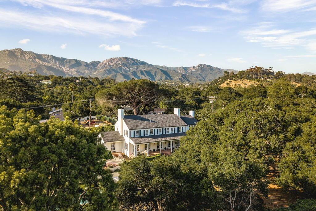 Santa Barbara, California 93105, United States, 5 Bedrooms Bedrooms, ,4 BathroomsBathrooms,Residential,Active,153908