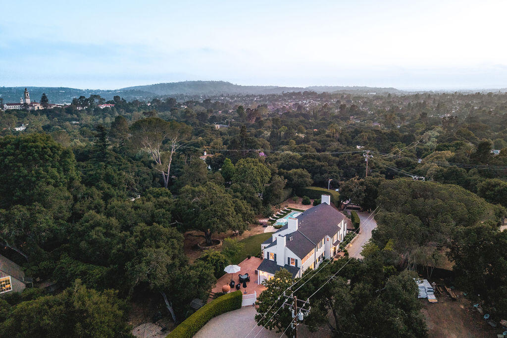 Santa Barbara, California 93105, United States, 5 Bedrooms Bedrooms, ,4 BathroomsBathrooms,Residential,Active,153908