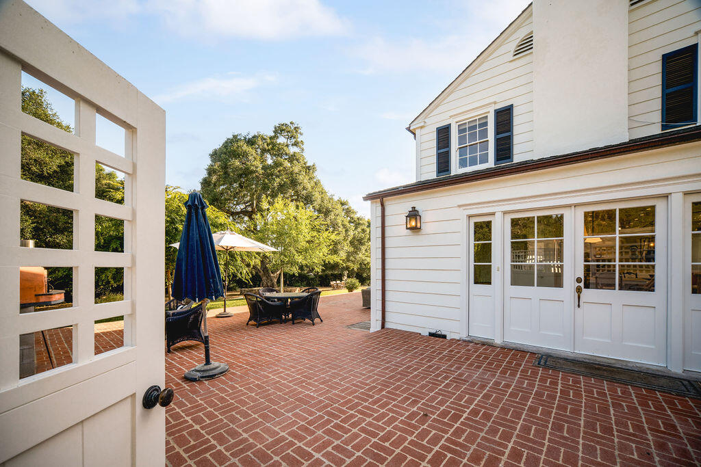 Santa Barbara, California 93105, United States, 5 Bedrooms Bedrooms, ,4 BathroomsBathrooms,Residential,Active,153908