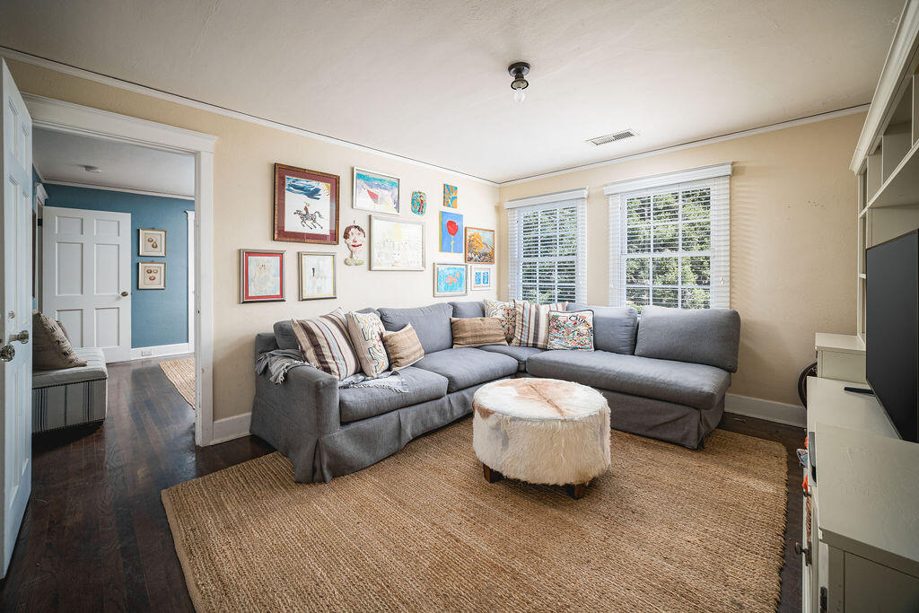 Santa Barbara, California 93105, United States, 5 Bedrooms Bedrooms, ,4 BathroomsBathrooms,Residential,Active,153908