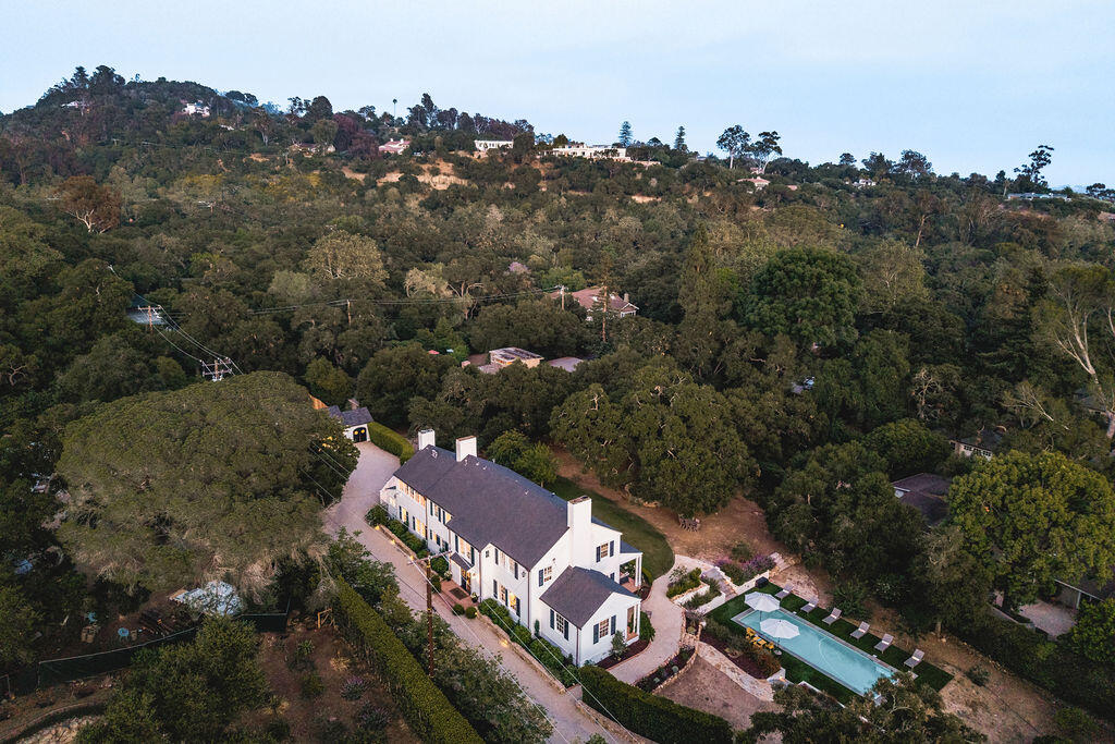 Santa Barbara, California 93105, United States, 5 Bedrooms Bedrooms, ,4 BathroomsBathrooms,Residential,Active,153908
