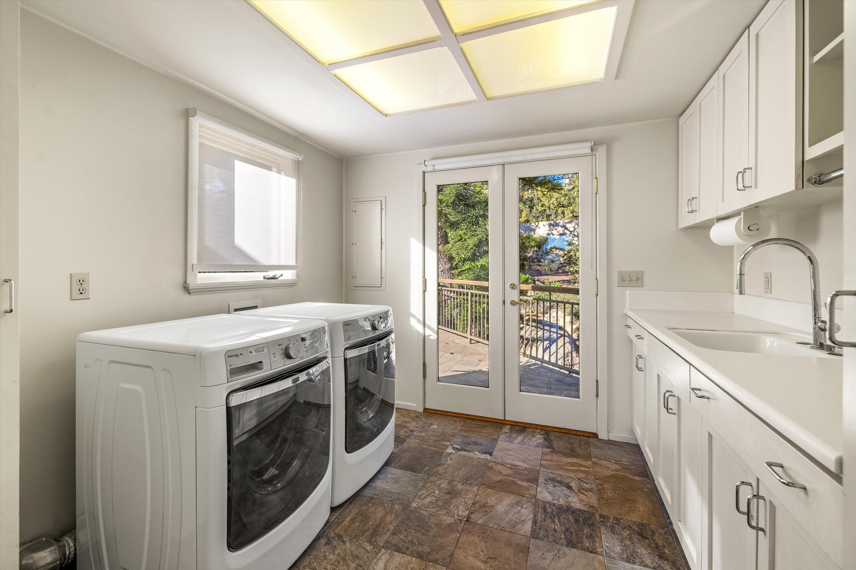 Santa Barbara, California 93103, United States, 4 Bedrooms Bedrooms, ,4 BathroomsBathrooms,Residential,Active,130649