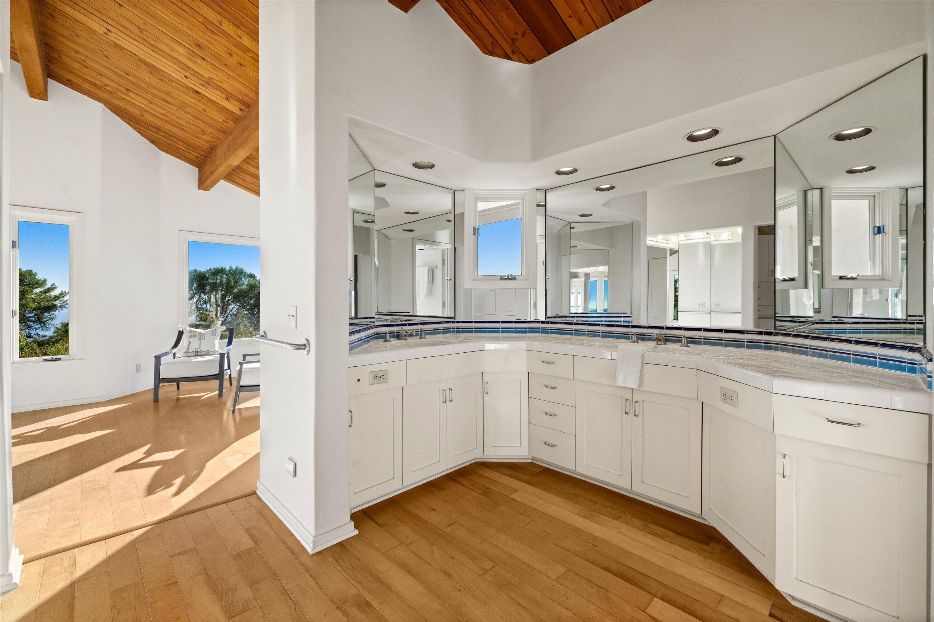 Santa Barbara, California 93103, United States, 4 Bedrooms Bedrooms, ,4 BathroomsBathrooms,Residential,Active,130649