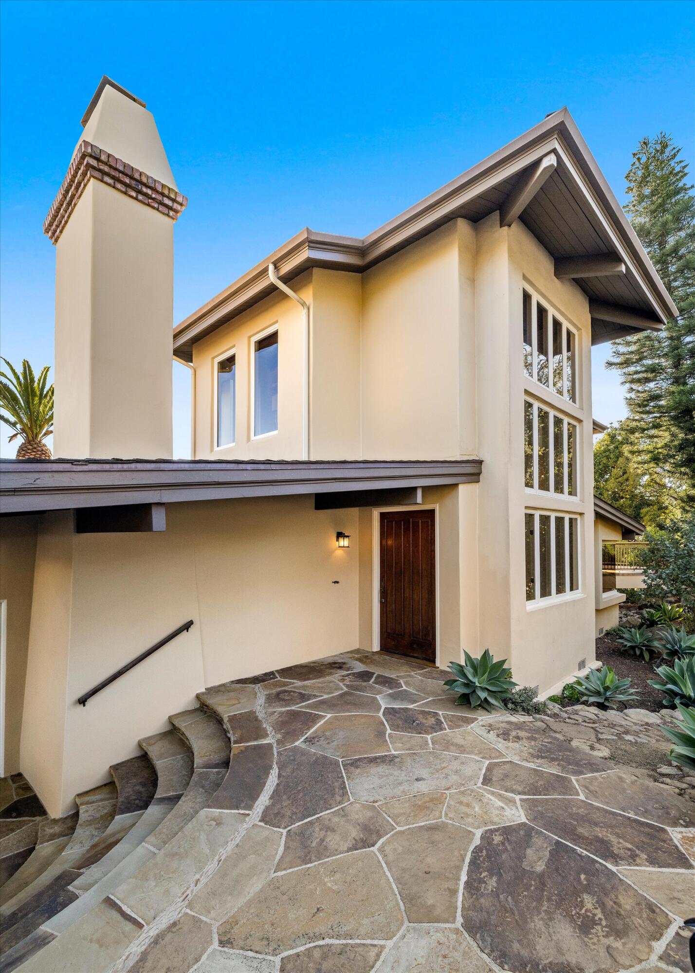 Santa Barbara, California 93103, United States, 4 Bedrooms Bedrooms, ,4 BathroomsBathrooms,Residential,Active,130649