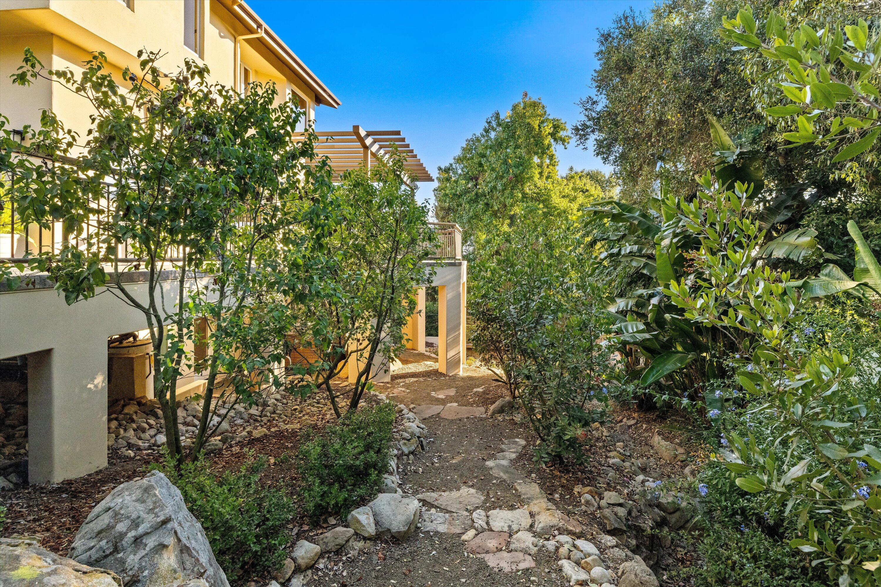 Santa Barbara, California 93103, United States, 4 Bedrooms Bedrooms, ,4 BathroomsBathrooms,Residential,Active,130649