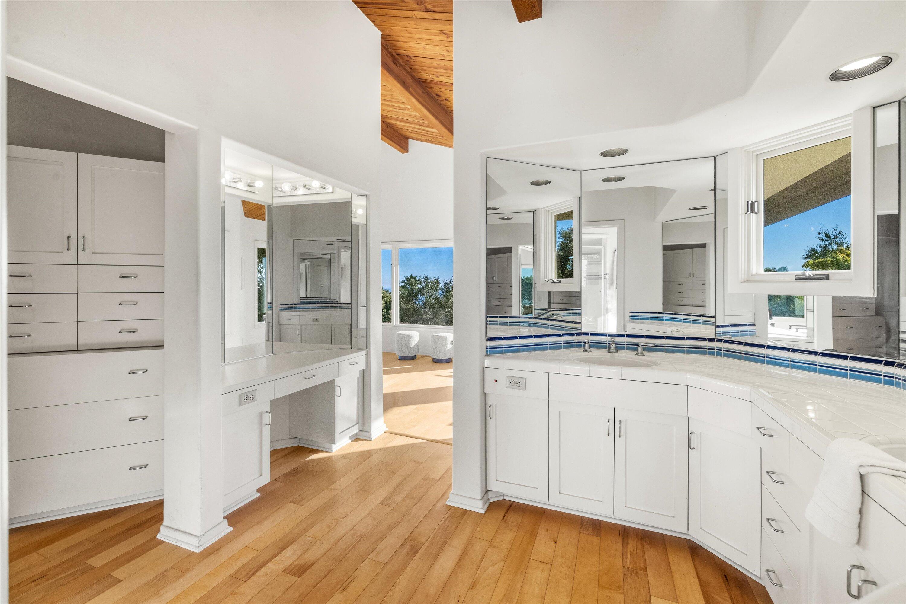 Santa Barbara, California 93103, United States, 4 Bedrooms Bedrooms, ,4 BathroomsBathrooms,Residential,Active,130649