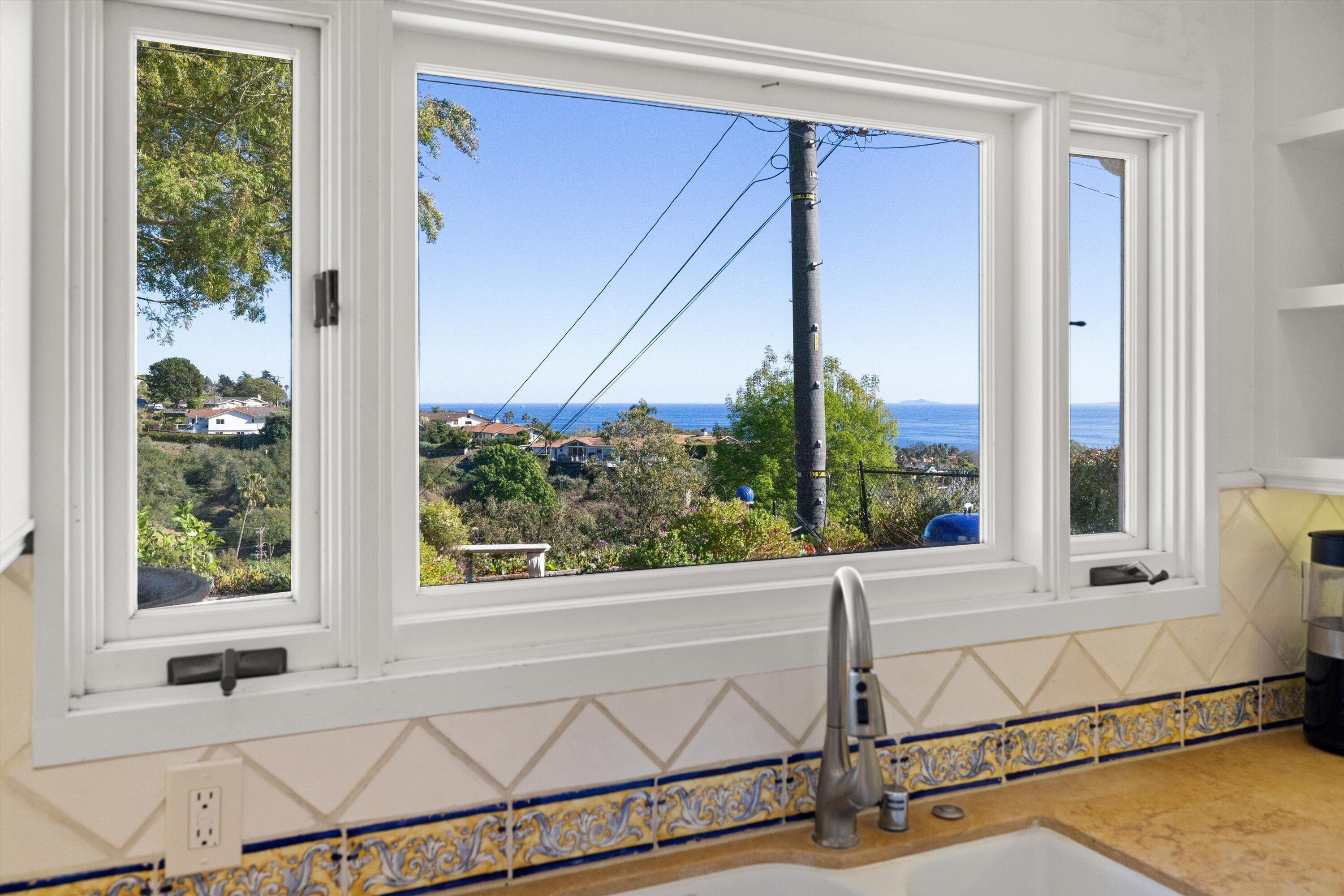 Santa Barbara, California 93109, United States, 5 Bedrooms Bedrooms, ,2 BathroomsBathrooms,Residential,Pending,77096