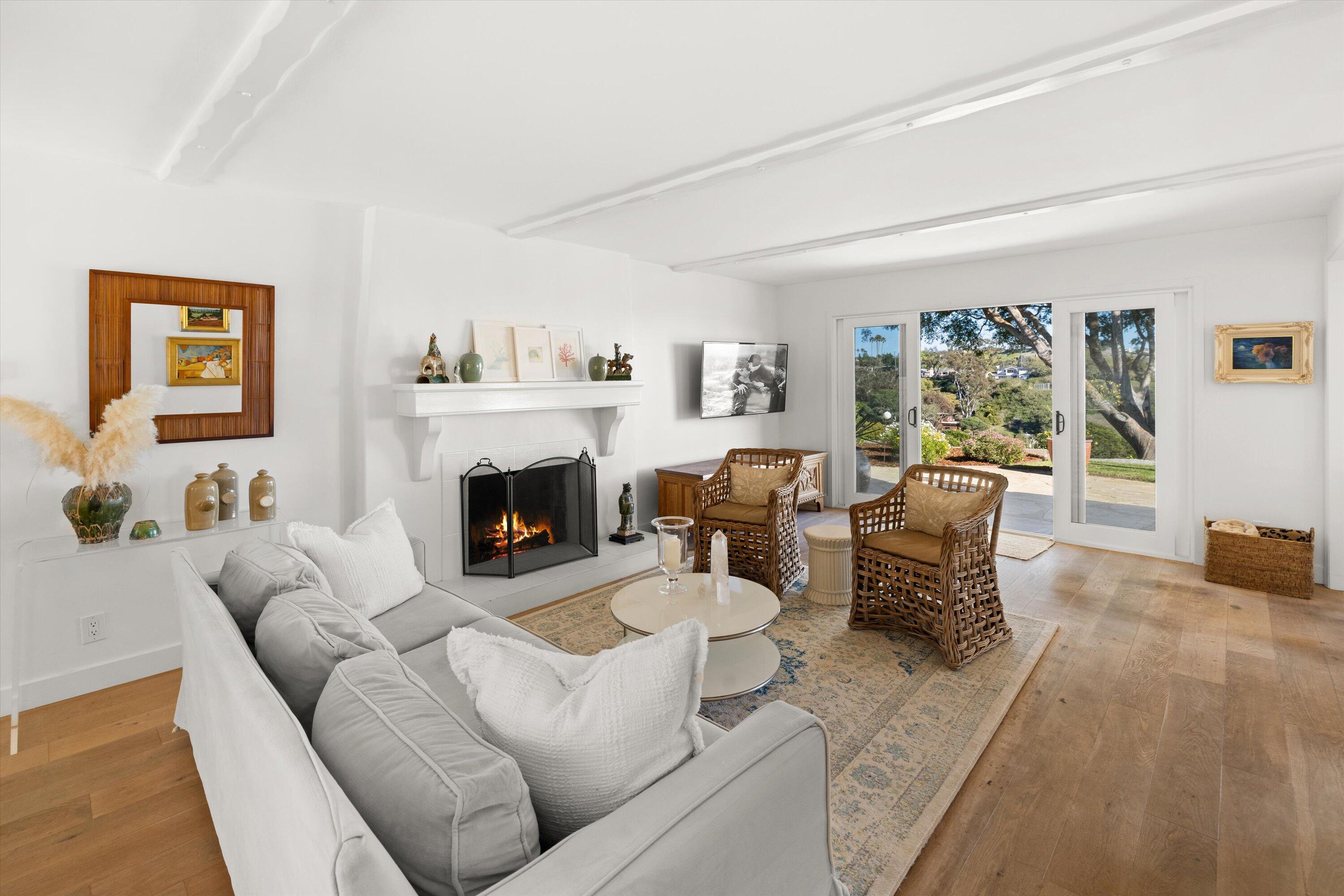 Santa Barbara, California 93109, United States, 5 Bedrooms Bedrooms, ,2 BathroomsBathrooms,Residential,Pending,77096