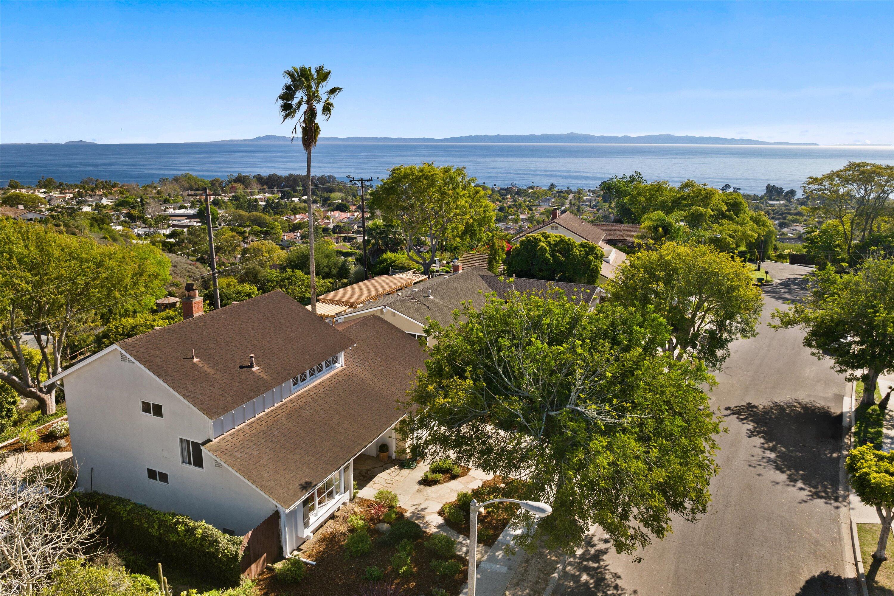 Santa Barbara, California 93109, United States, 5 Bedrooms Bedrooms, ,2 BathroomsBathrooms,Residential,Pending,77096