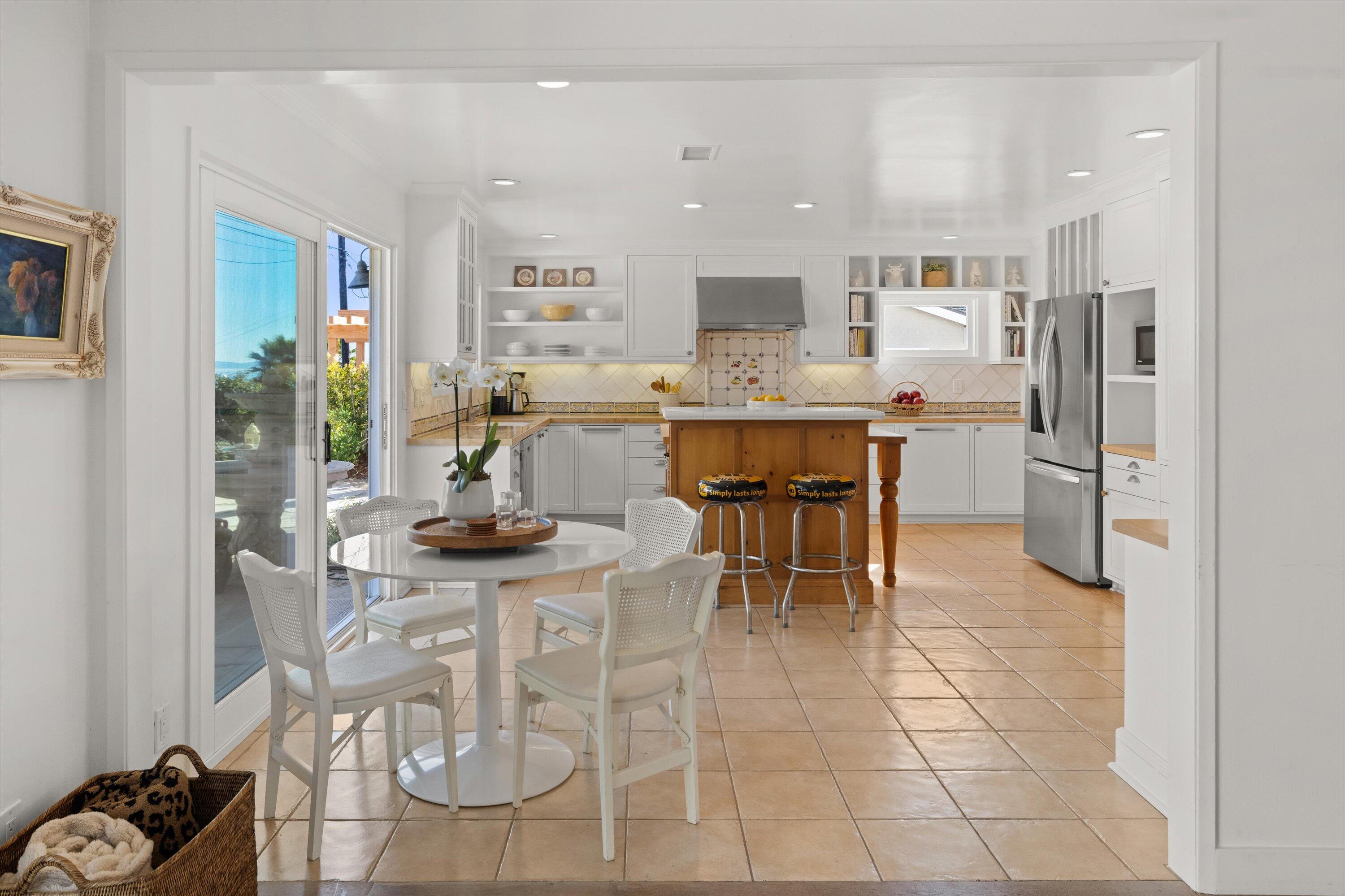 Santa Barbara, California 93109, United States, 5 Bedrooms Bedrooms, ,2 BathroomsBathrooms,Residential,Pending,77096