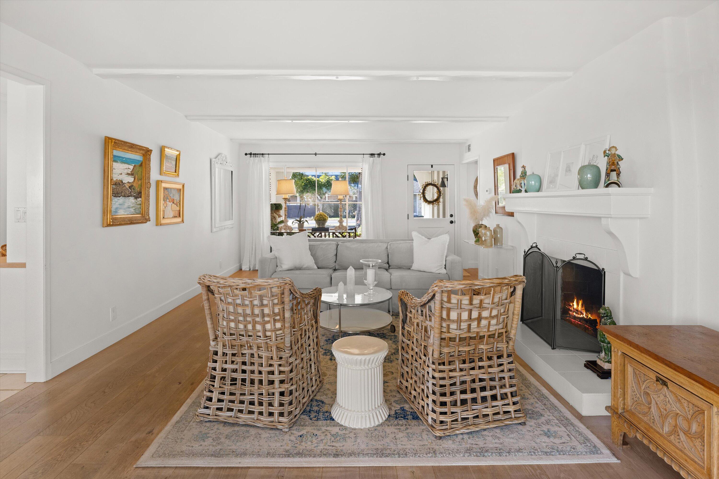 Santa Barbara, California 93109, United States, 5 Bedrooms Bedrooms, ,2 BathroomsBathrooms,Residential,Pending,77096