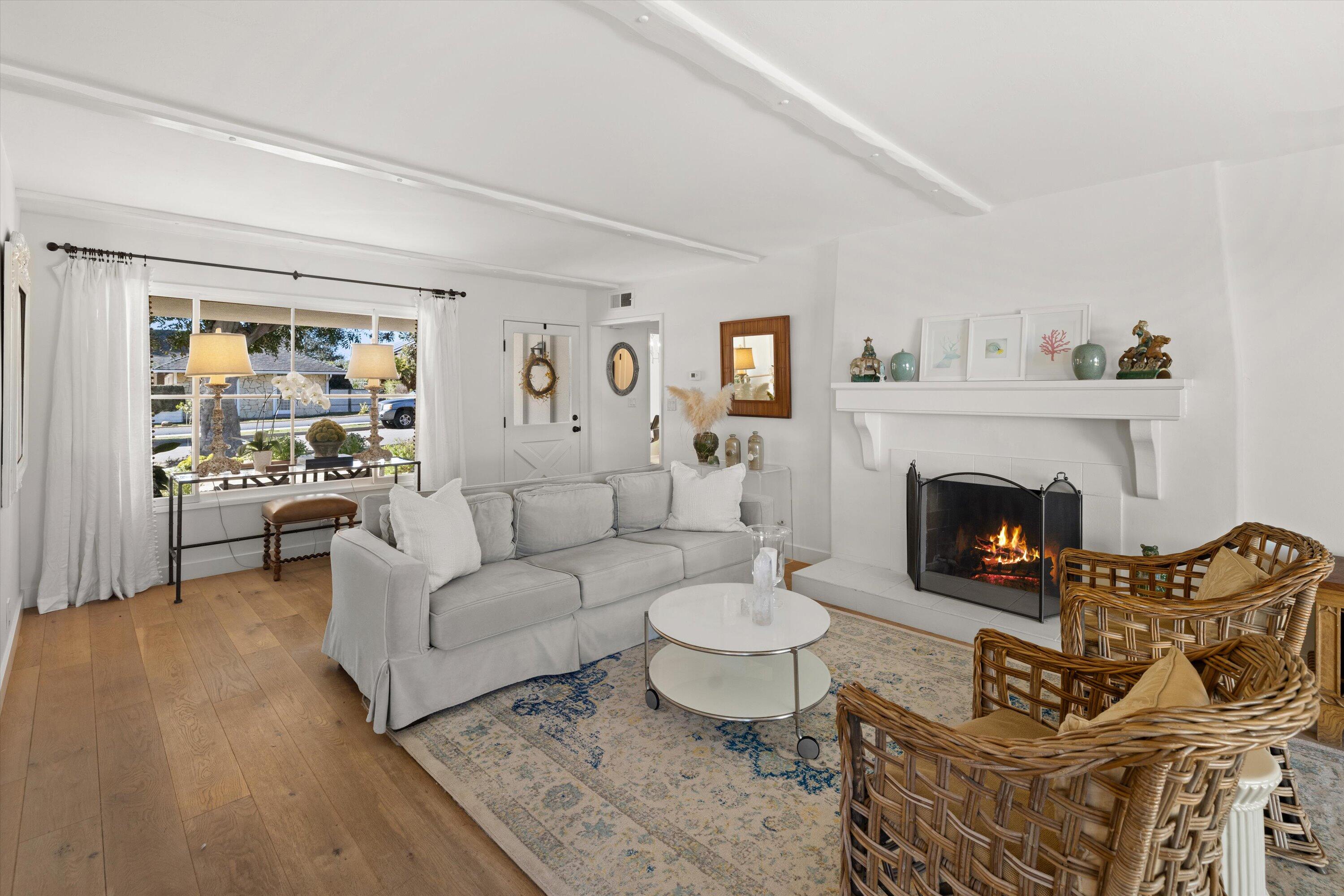 Santa Barbara, California 93109, United States, 5 Bedrooms Bedrooms, ,2 BathroomsBathrooms,Residential,Pending,77096