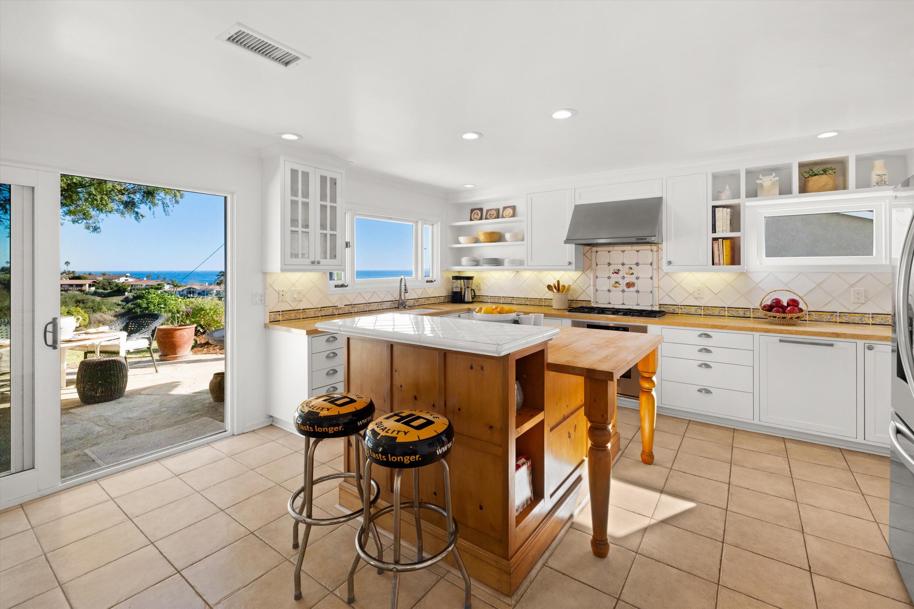 Santa Barbara, California 93109, United States, 5 Bedrooms Bedrooms, ,2 BathroomsBathrooms,Residential,Pending,77096