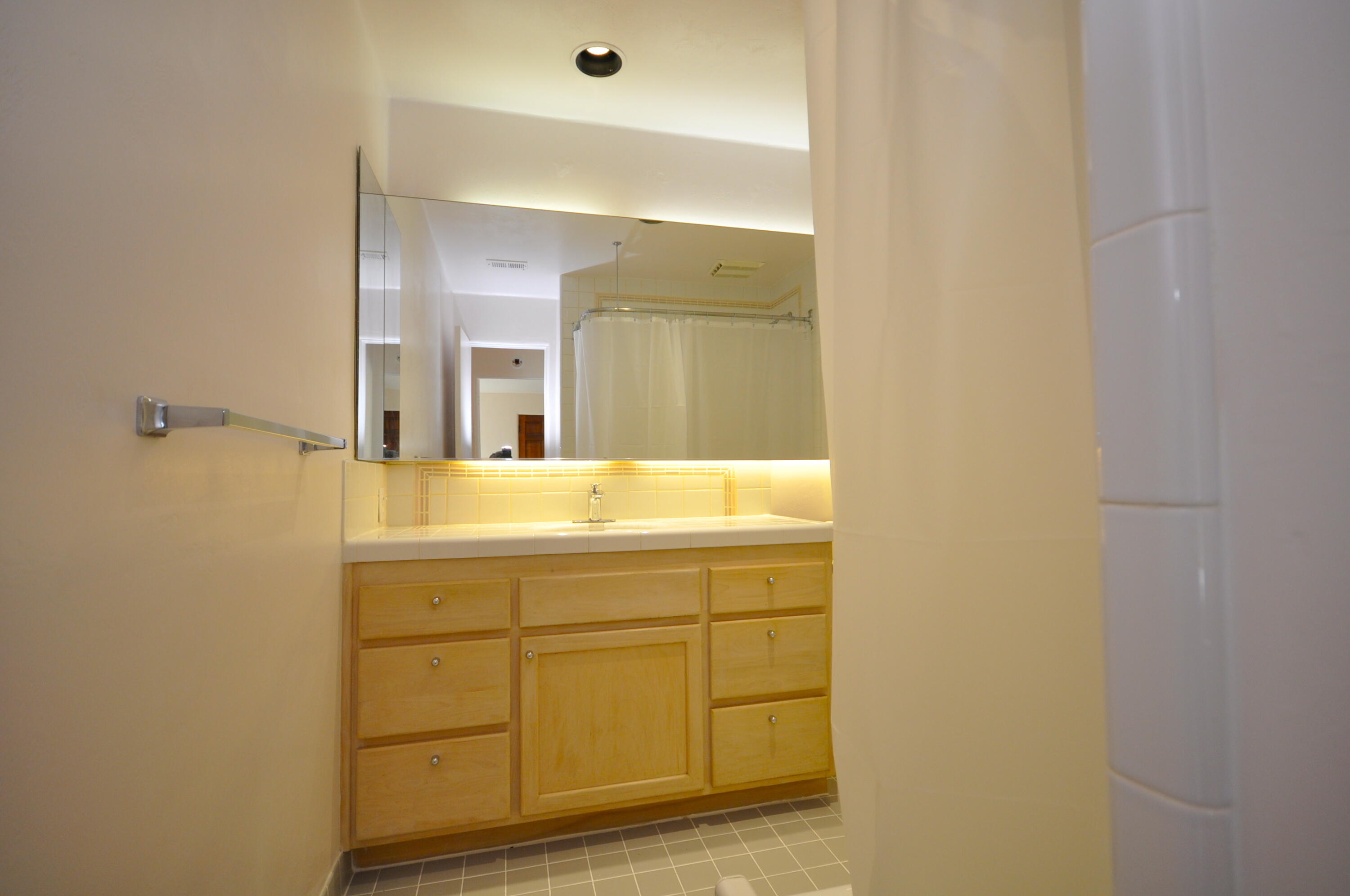 Santa Barbara, California 93101, United States, 2 Bedrooms Bedrooms, ,1 BathroomBathrooms,Residential,Active,78776