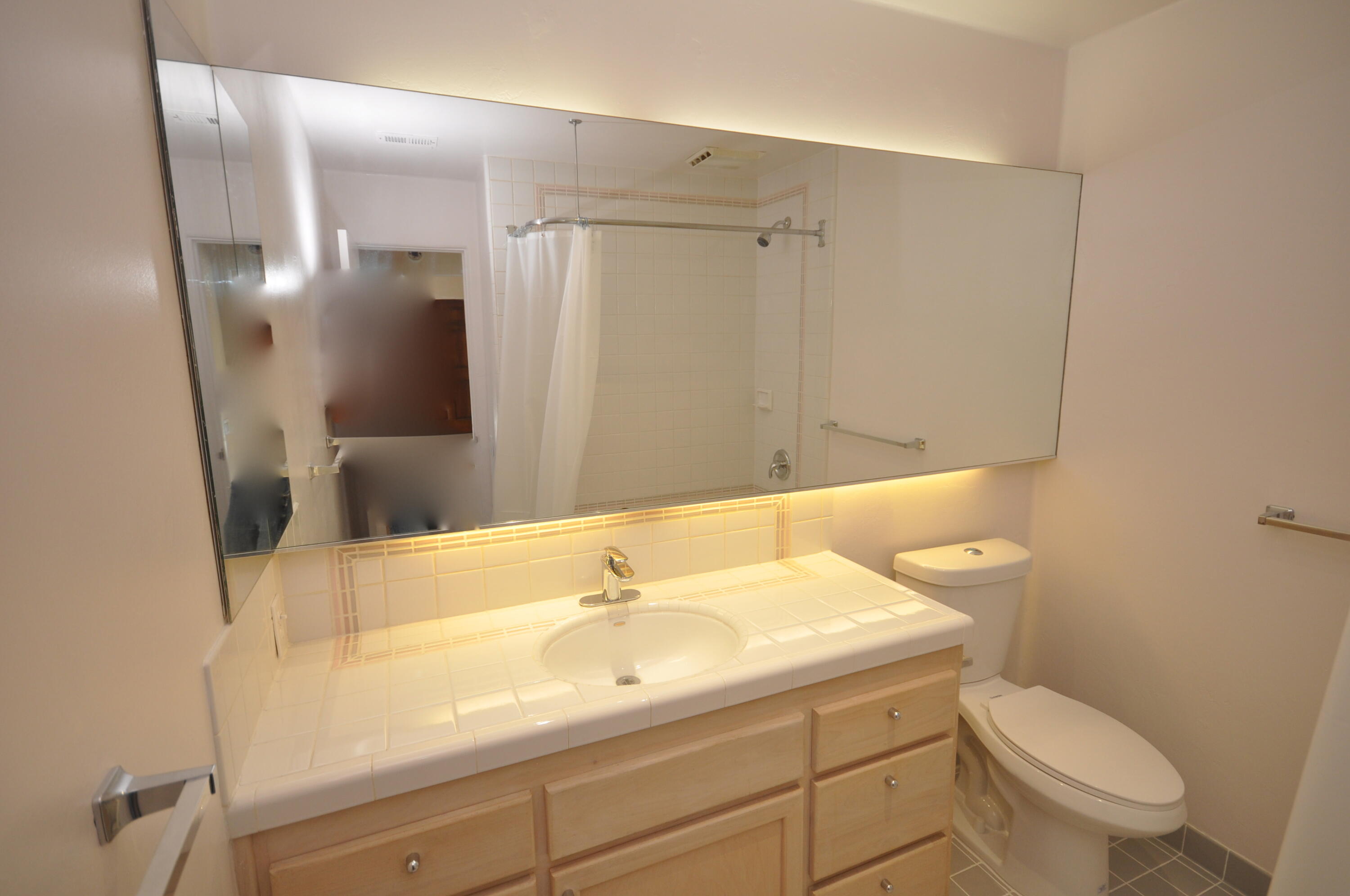 Santa Barbara, California 93101, United States, 2 Bedrooms Bedrooms, ,1 BathroomBathrooms,Residential,Active,78776