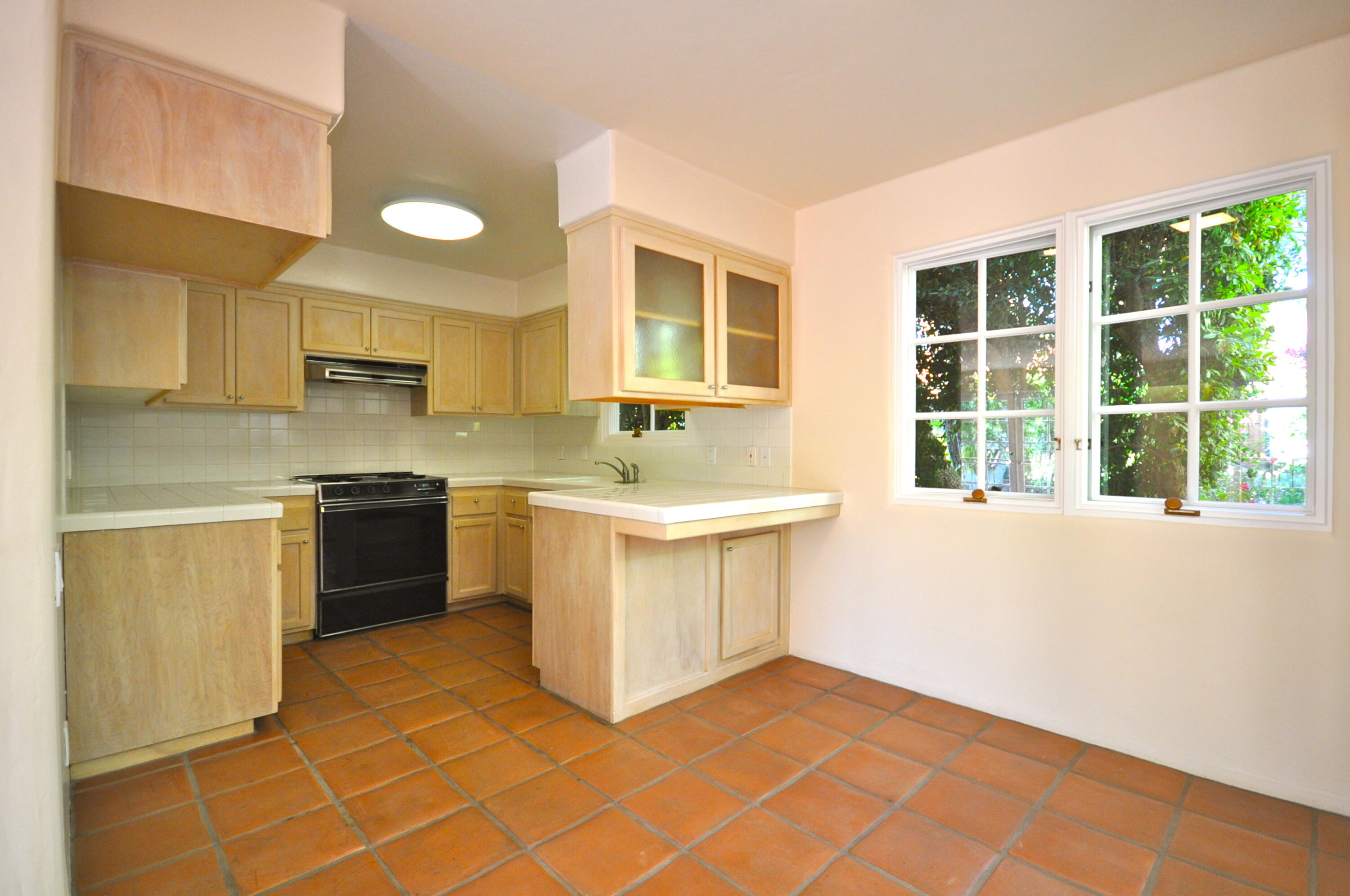 Santa Barbara, California 93101, United States, 2 Bedrooms Bedrooms, ,1 BathroomBathrooms,Residential,Active,78776