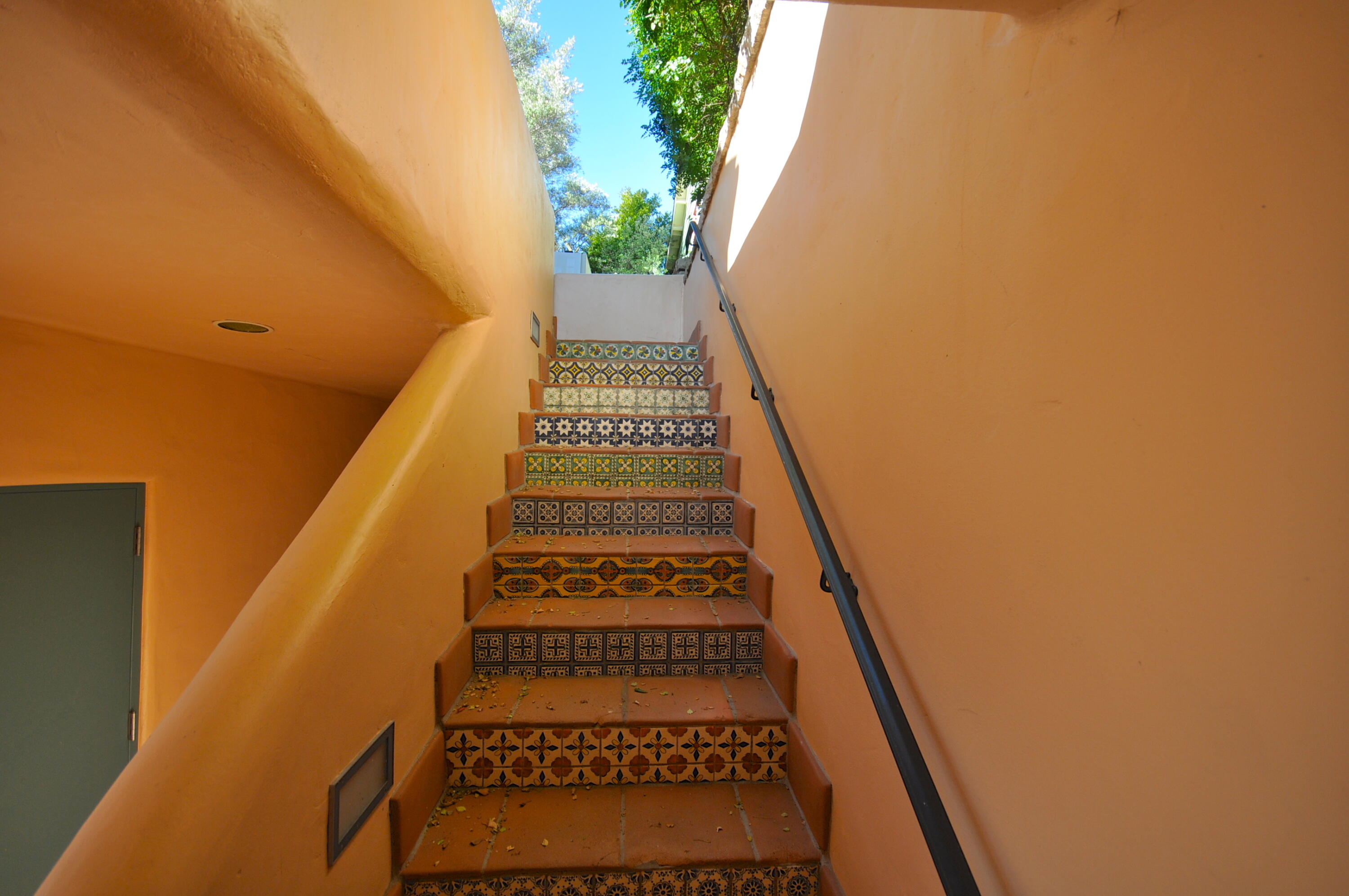 Santa Barbara, California 93101, United States, 2 Bedrooms Bedrooms, ,1 BathroomBathrooms,Residential,Active,78776