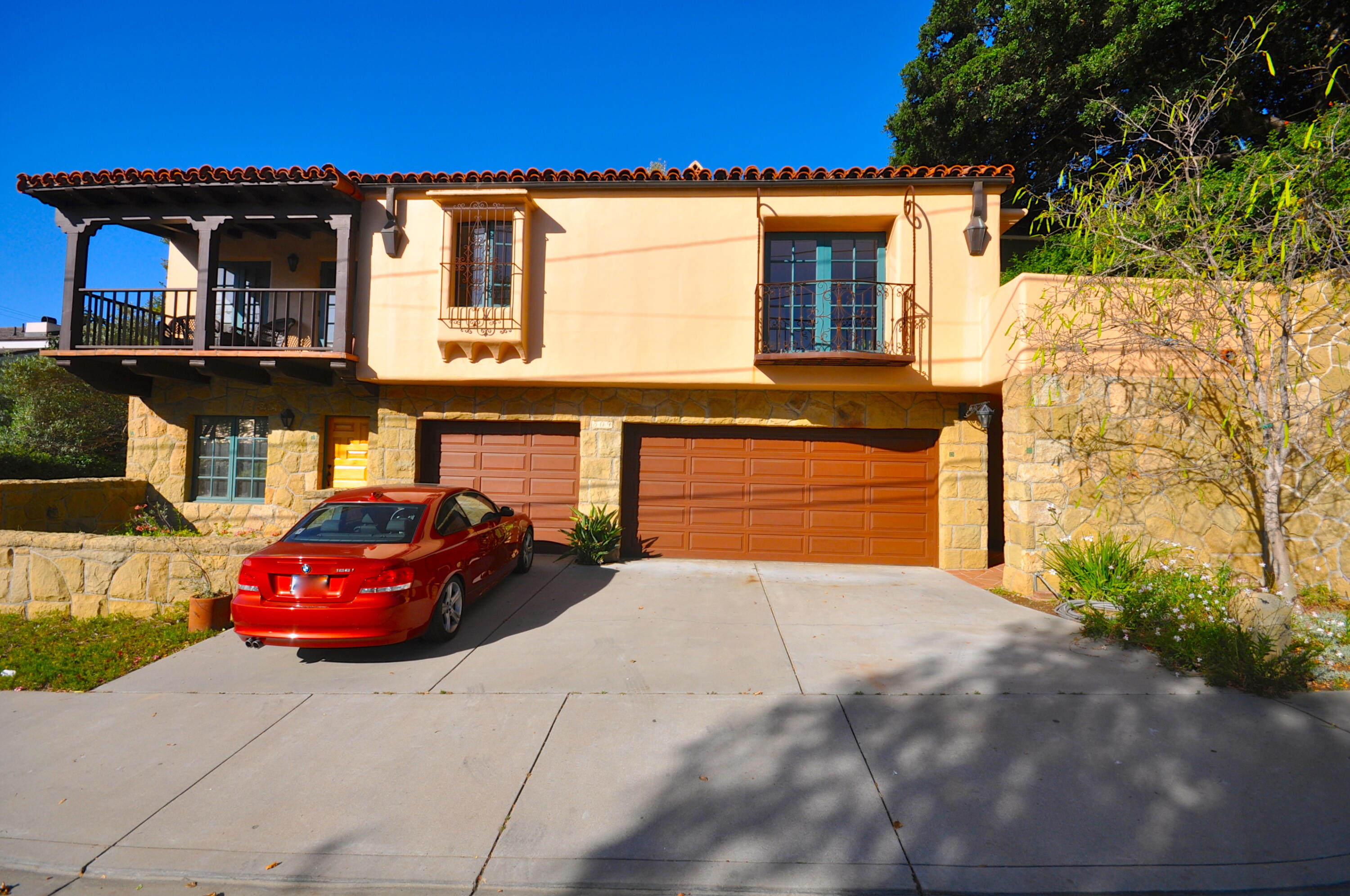 Santa Barbara, California 93101, United States, 2 Bedrooms Bedrooms, ,1 BathroomBathrooms,Residential,Active,78776