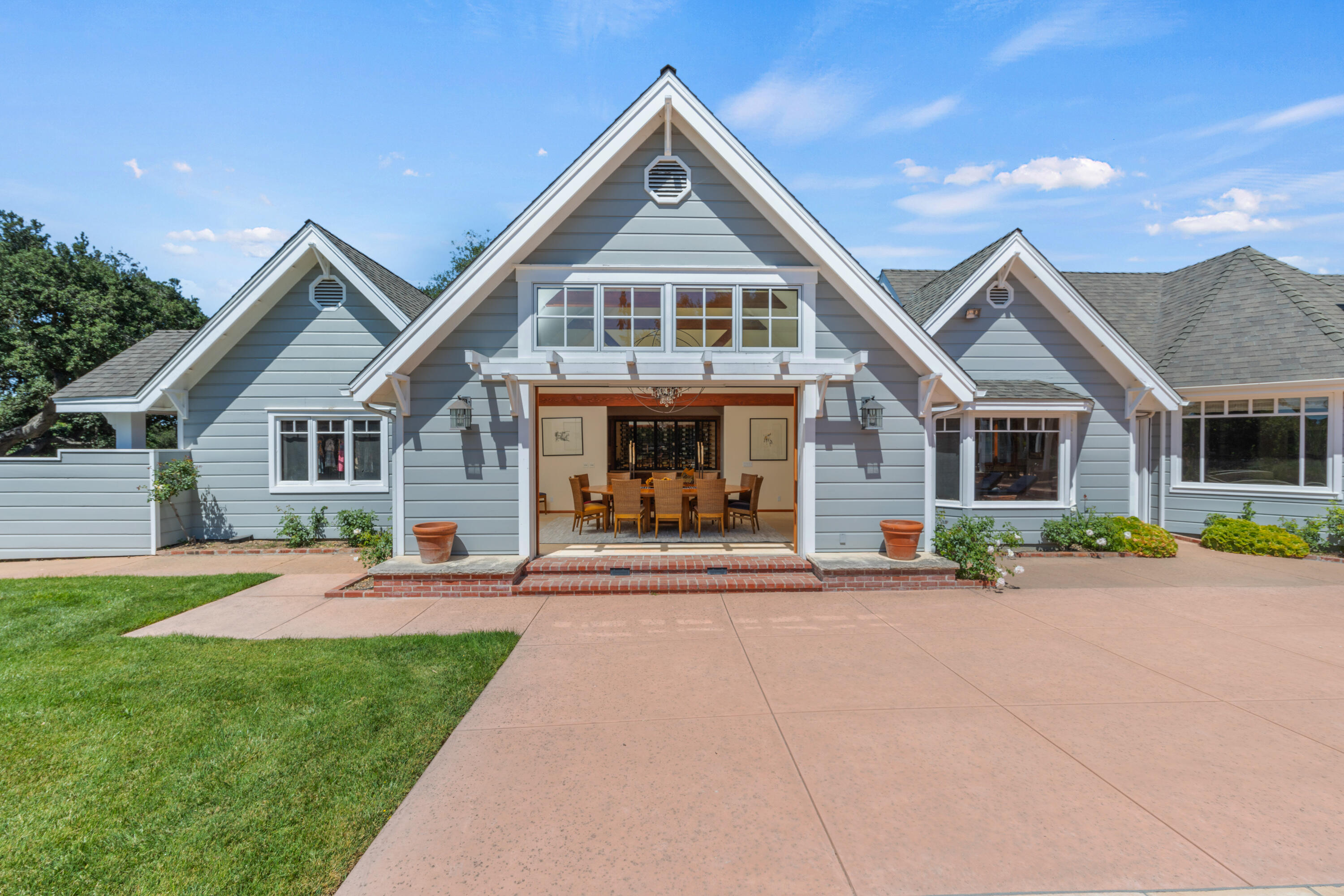 Solvang, California 93463, United States, 5 Bedrooms Bedrooms, ,4 BathroomsBathrooms,Residential,Active,165660