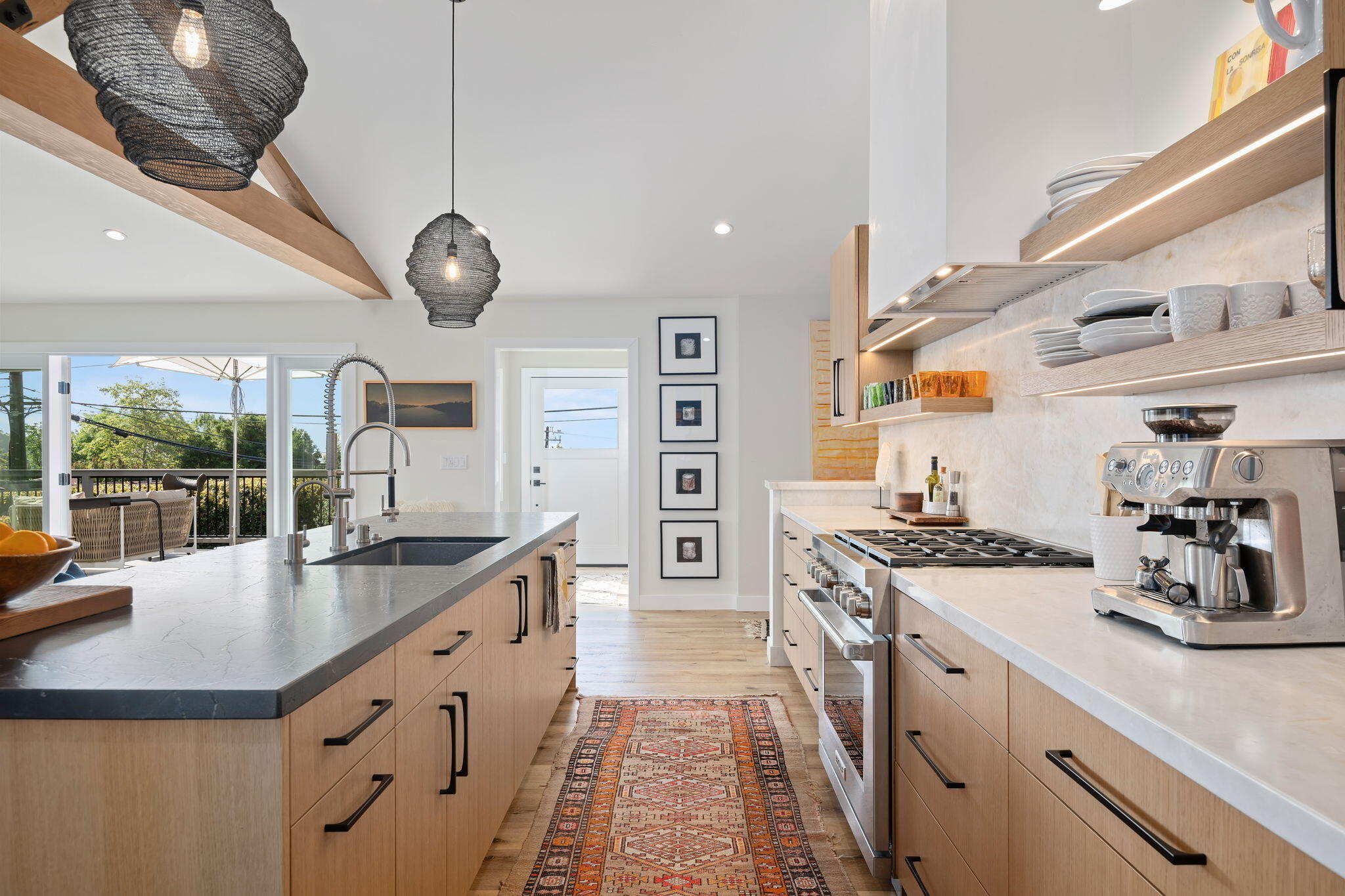 Santa Barbara, California 93105, United States, 4 Bedrooms Bedrooms, ,3 BathroomsBathrooms,Residential,Pending,99369