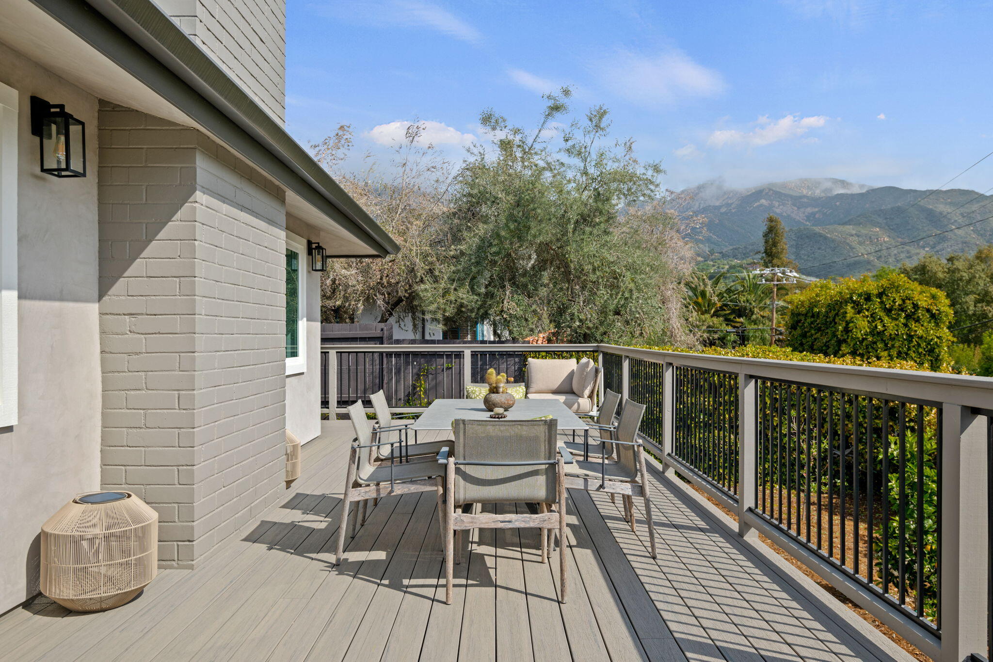 Santa Barbara, California 93105, United States, 4 Bedrooms Bedrooms, ,3 BathroomsBathrooms,Residential,Pending,99369