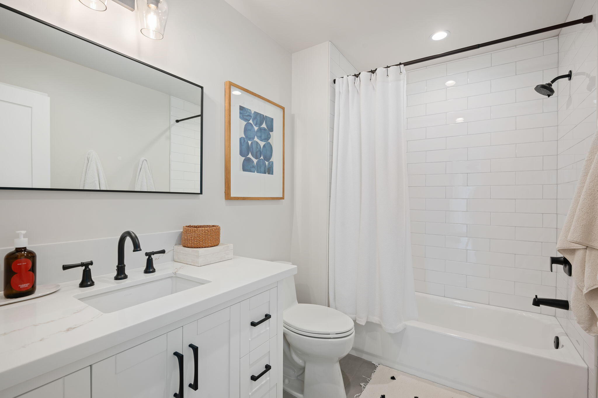 Santa Barbara, California 93105, United States, 4 Bedrooms Bedrooms, ,3 BathroomsBathrooms,Residential,Pending,99369