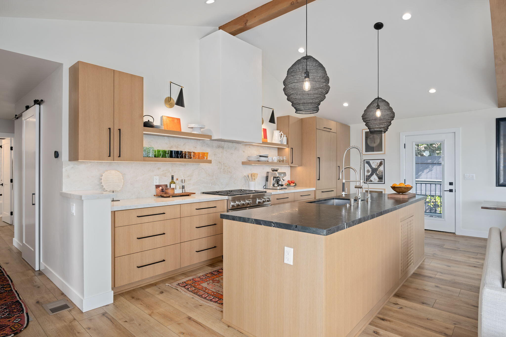 Santa Barbara, California 93105, United States, 4 Bedrooms Bedrooms, ,3 BathroomsBathrooms,Residential,Pending,99369