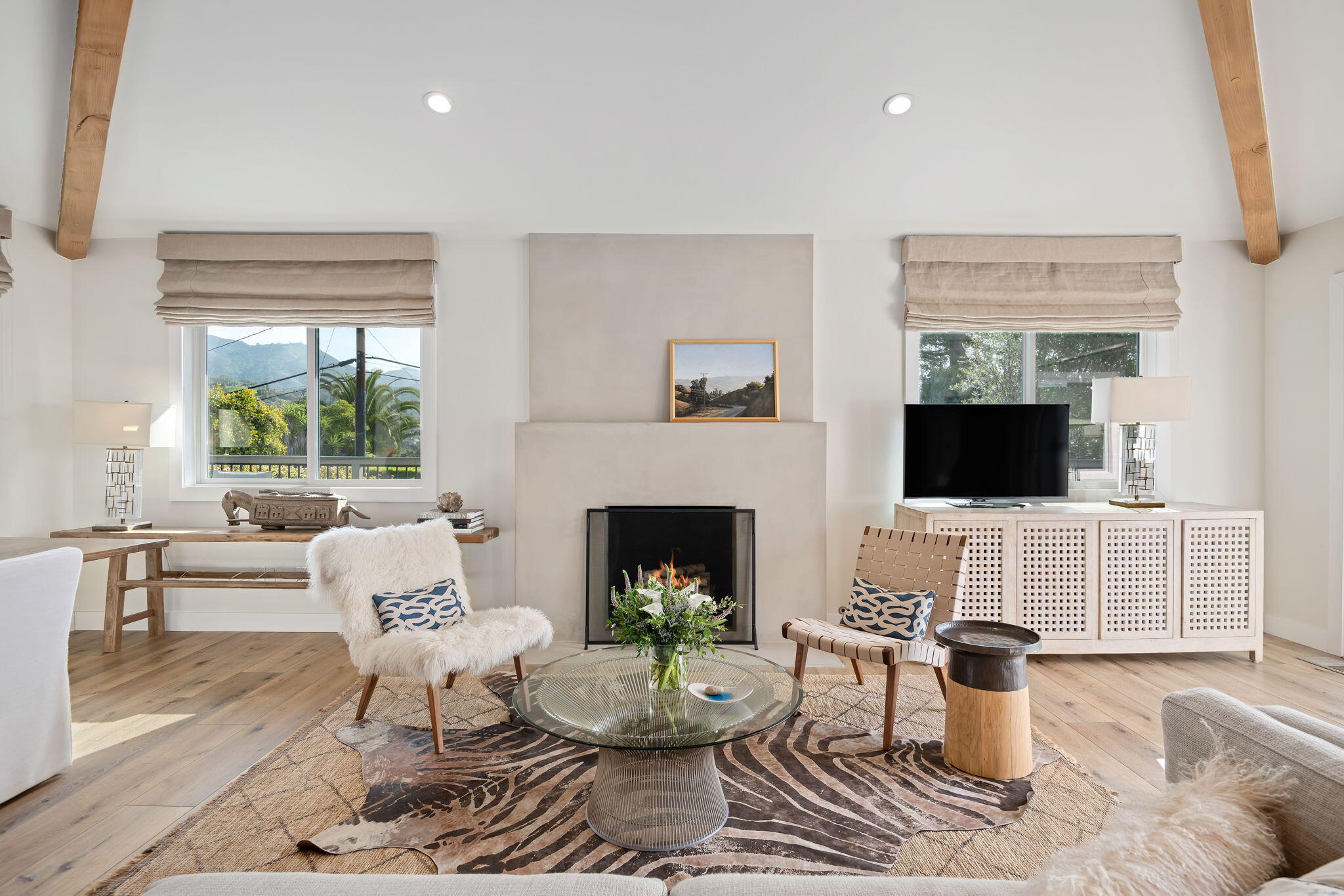 Santa Barbara, California 93105, United States, 4 Bedrooms Bedrooms, ,3 BathroomsBathrooms,Residential,Pending,99369