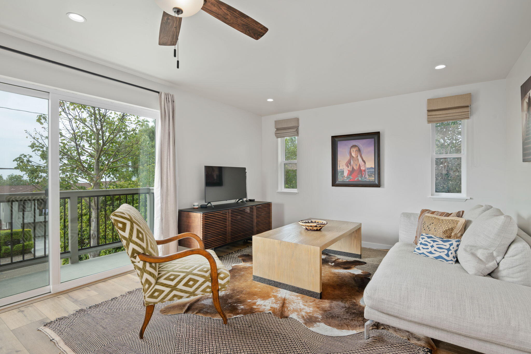 Santa Barbara, California 93105, United States, 4 Bedrooms Bedrooms, ,3 BathroomsBathrooms,Residential,Pending,99369