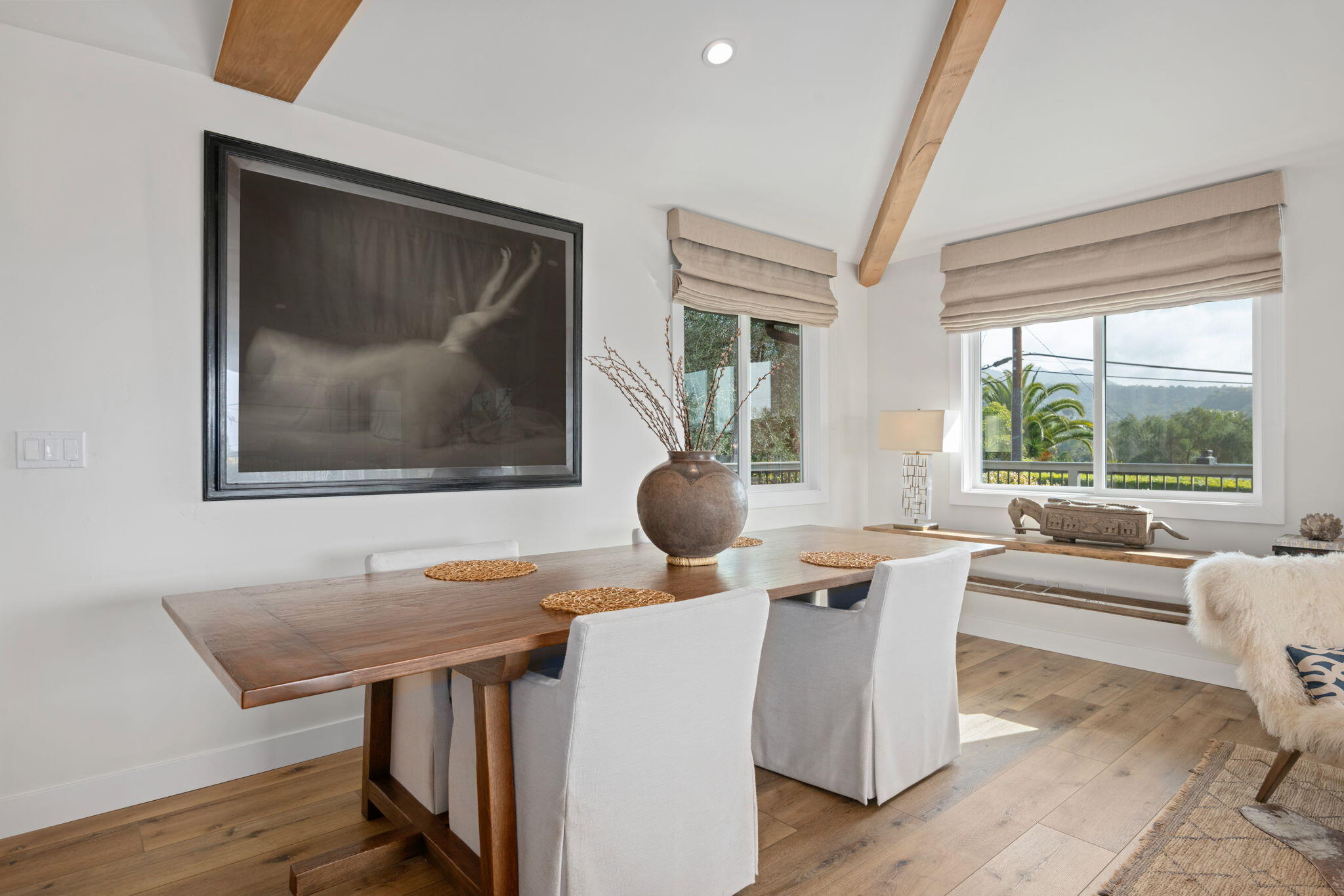 Santa Barbara, California 93105, United States, 4 Bedrooms Bedrooms, ,3 BathroomsBathrooms,Residential,Pending,99369