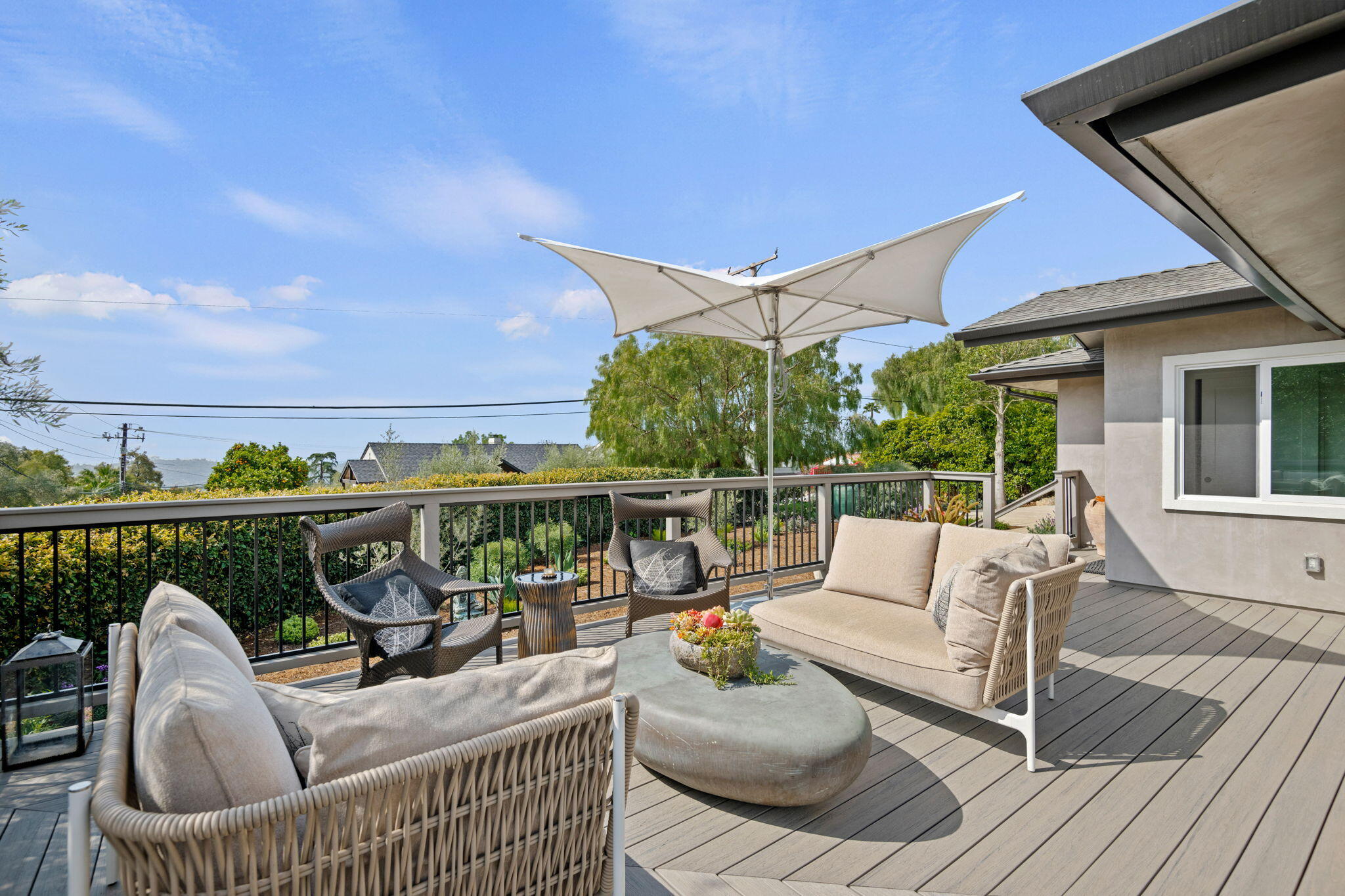 Santa Barbara, California 93105, United States, 4 Bedrooms Bedrooms, ,3 BathroomsBathrooms,Residential,Pending,99369