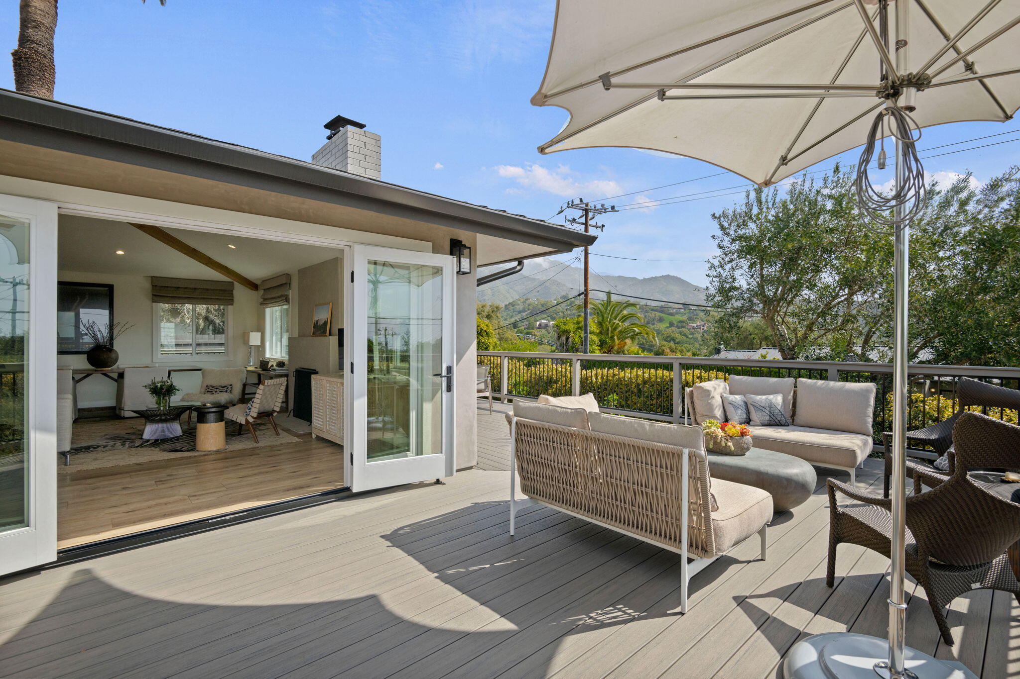 Santa Barbara, California 93105, United States, 4 Bedrooms Bedrooms, ,3 BathroomsBathrooms,Residential,Pending,99369