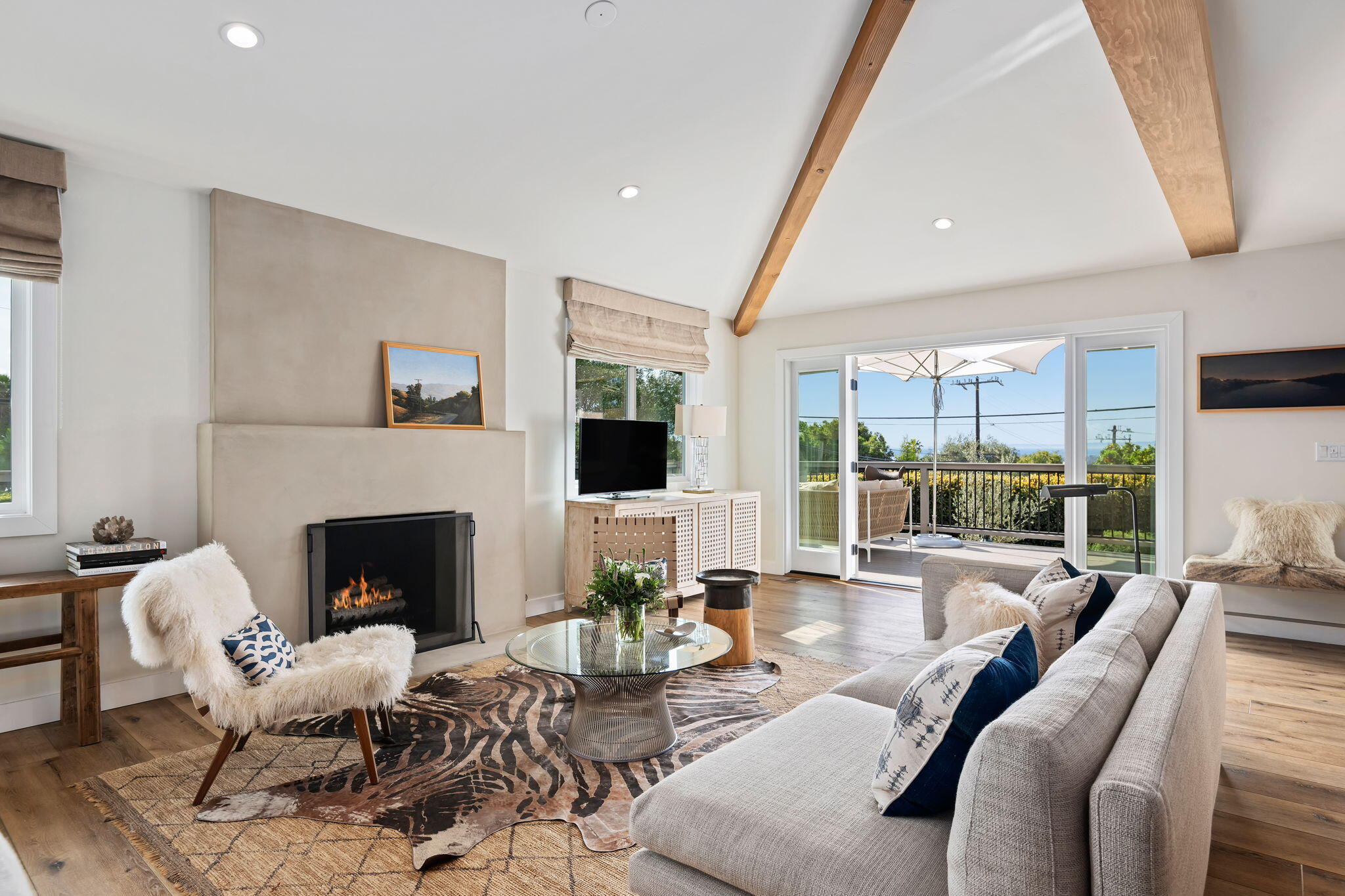 Santa Barbara, California 93105, United States, 4 Bedrooms Bedrooms, ,3 BathroomsBathrooms,Residential,Pending,99369