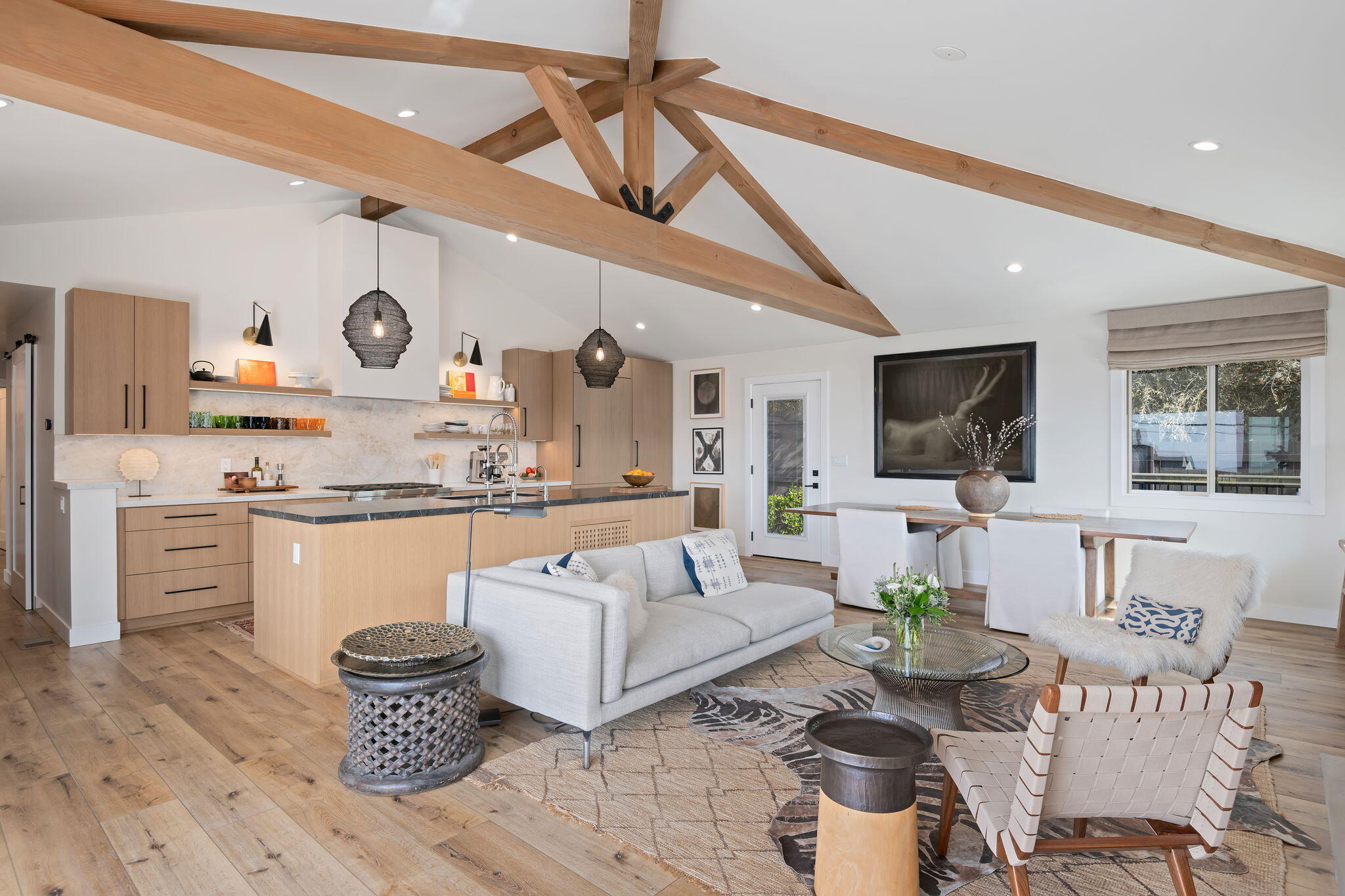 Santa Barbara, California 93105, United States, 4 Bedrooms Bedrooms, ,3 BathroomsBathrooms,Residential,Pending,99369