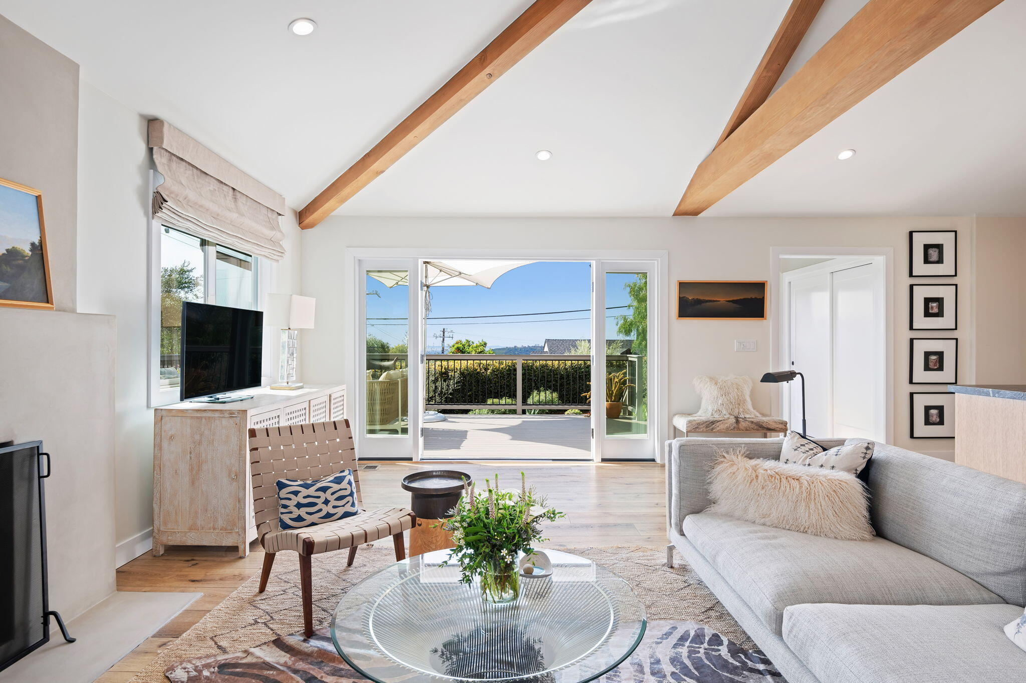 Santa Barbara, California 93105, United States, 4 Bedrooms Bedrooms, ,3 BathroomsBathrooms,Residential,Pending,99369