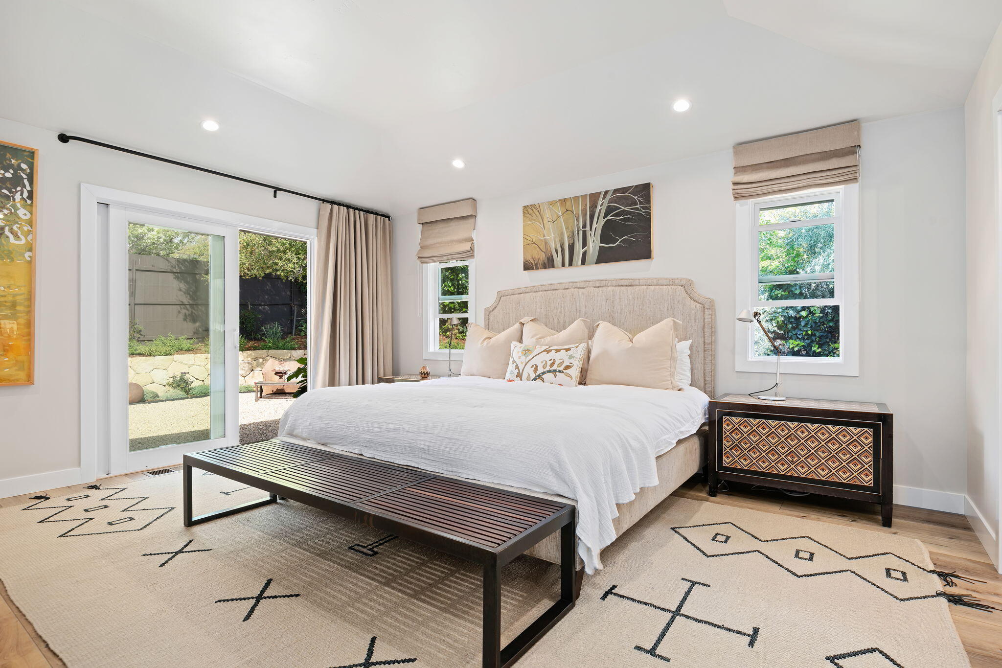 Santa Barbara, California 93105, United States, 4 Bedrooms Bedrooms, ,3 BathroomsBathrooms,Residential,Pending,99369