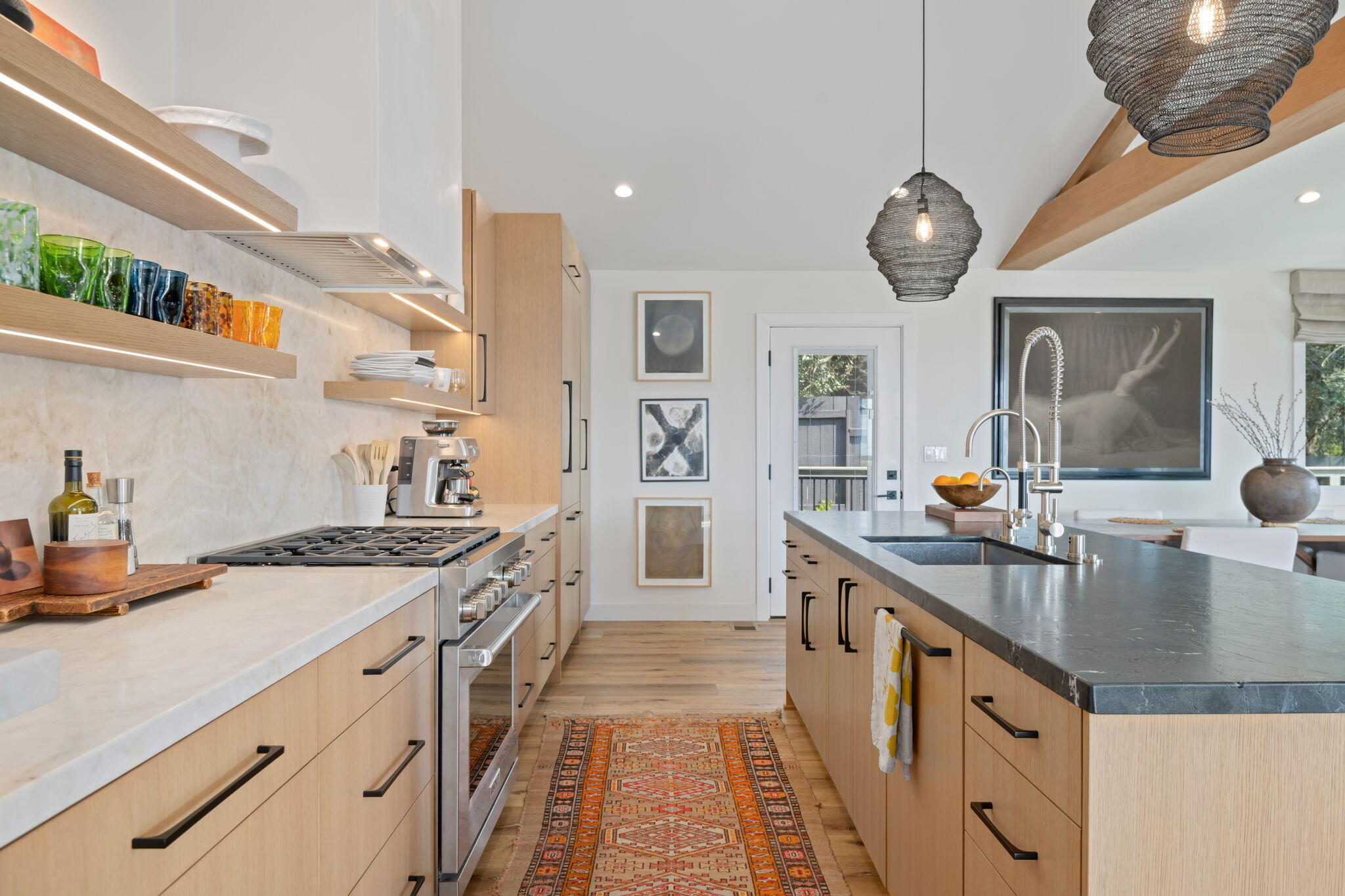 Santa Barbara, California 93105, United States, 4 Bedrooms Bedrooms, ,3 BathroomsBathrooms,Residential,Pending,99369