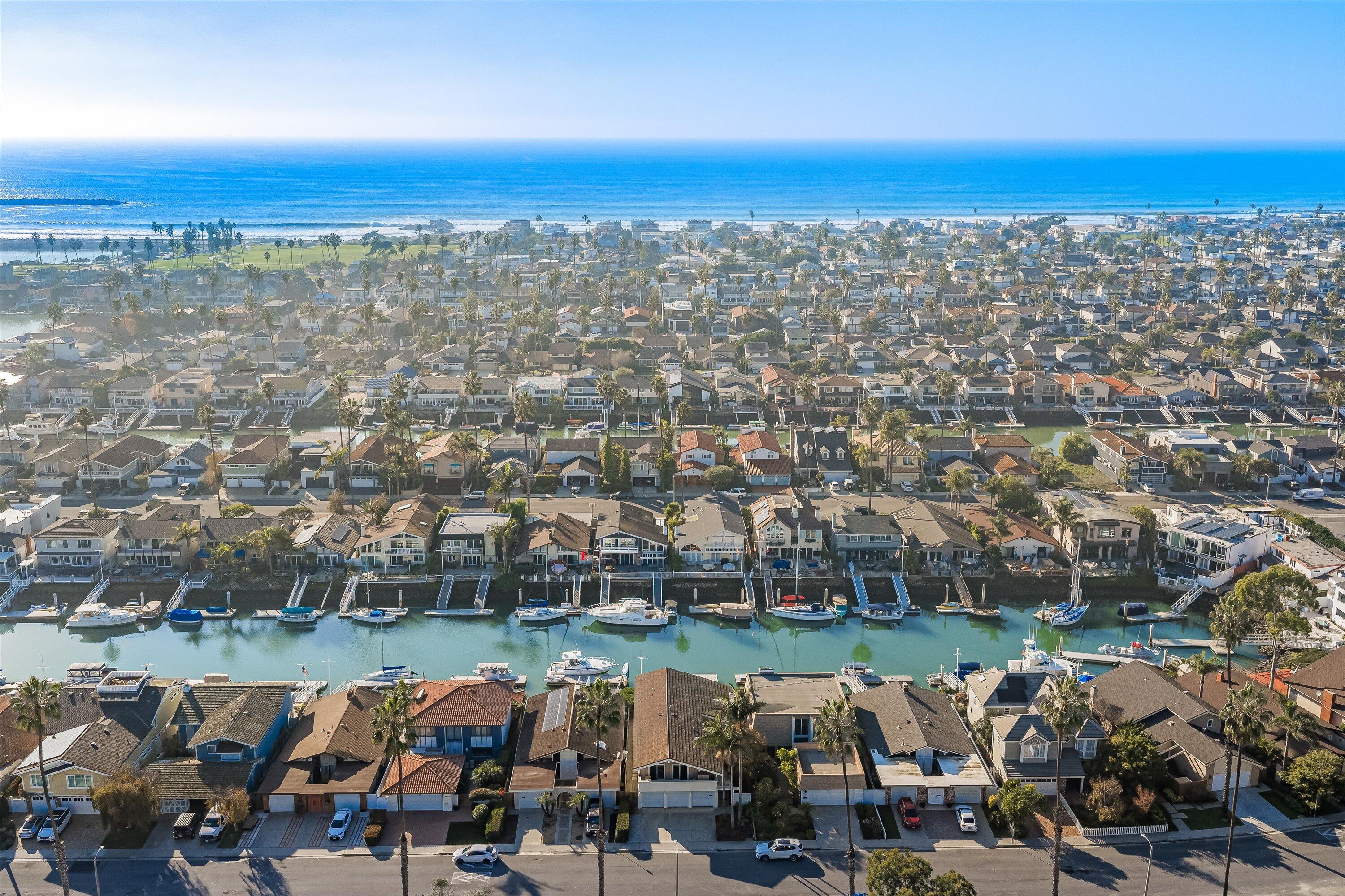 Ventura, California 93001, United States, 5 Bedrooms Bedrooms, ,3 BathroomsBathrooms,Residential,Pending,253108