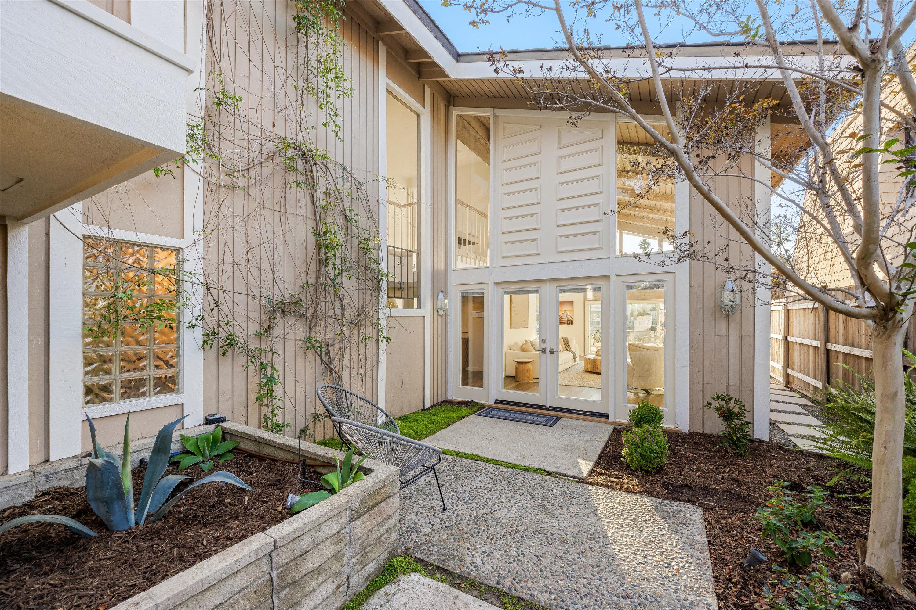 Ventura, California 93001, United States, 5 Bedrooms Bedrooms, ,3 BathroomsBathrooms,Residential,Pending,253108