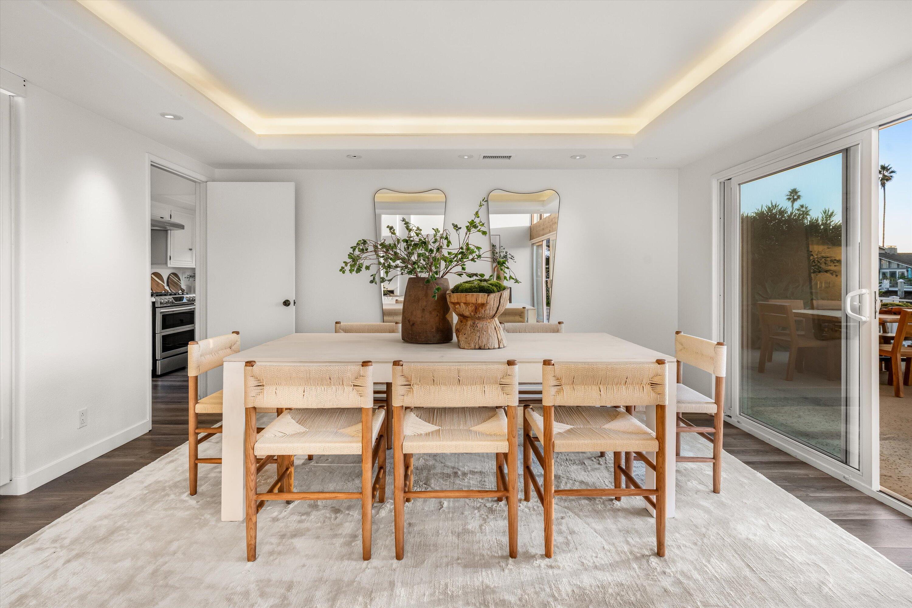 Ventura, California 93001, United States, 5 Bedrooms Bedrooms, ,3 BathroomsBathrooms,Residential,Pending,253108