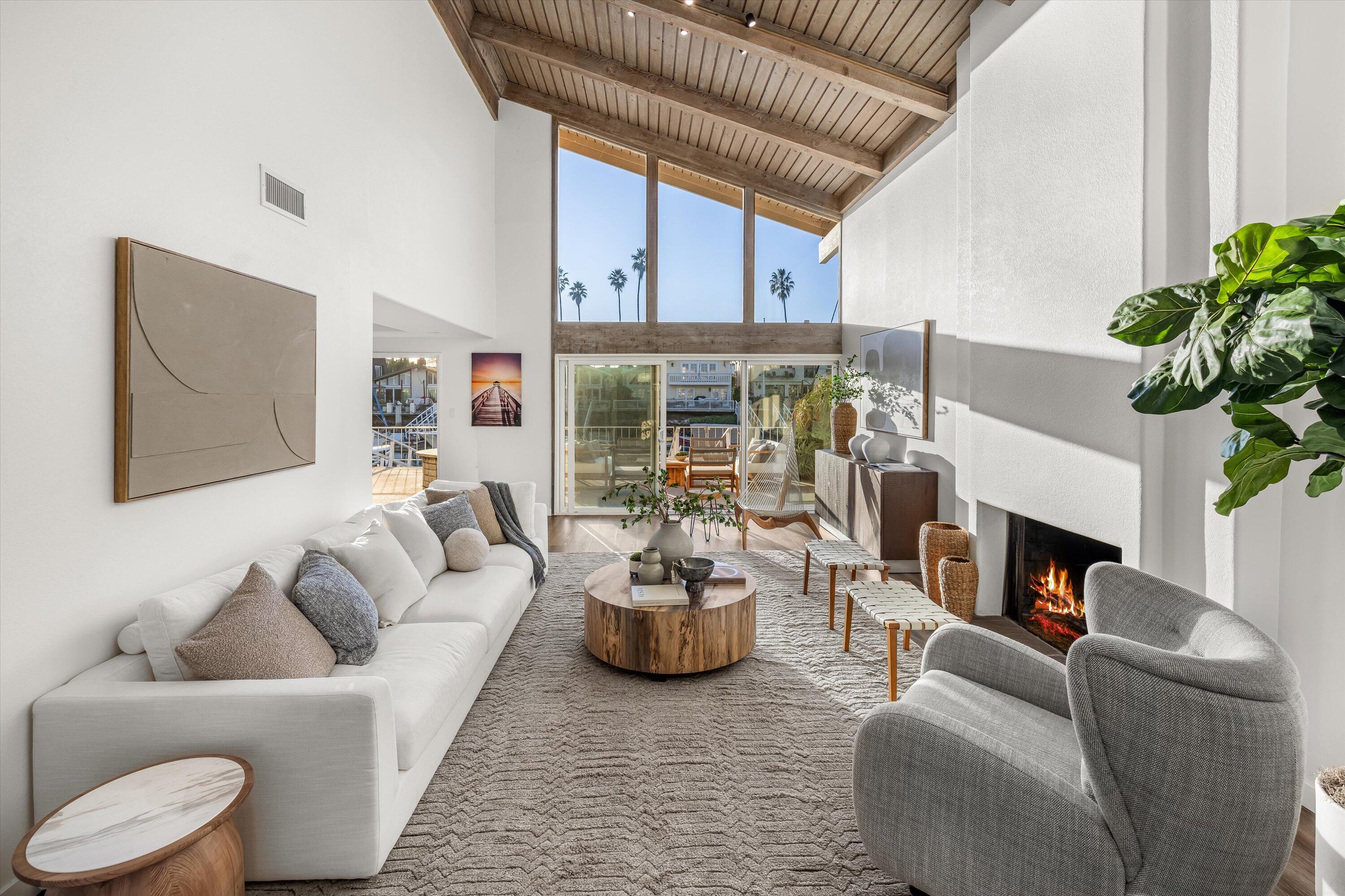 Ventura, California 93001, United States, 5 Bedrooms Bedrooms, ,3 BathroomsBathrooms,Residential,Pending,253108