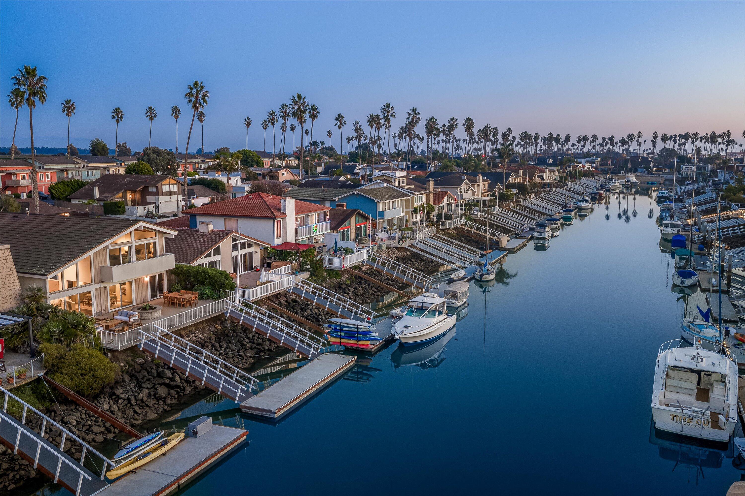 Ventura, California 93001, United States, 5 Bedrooms Bedrooms, ,3 BathroomsBathrooms,Residential,Pending,253108