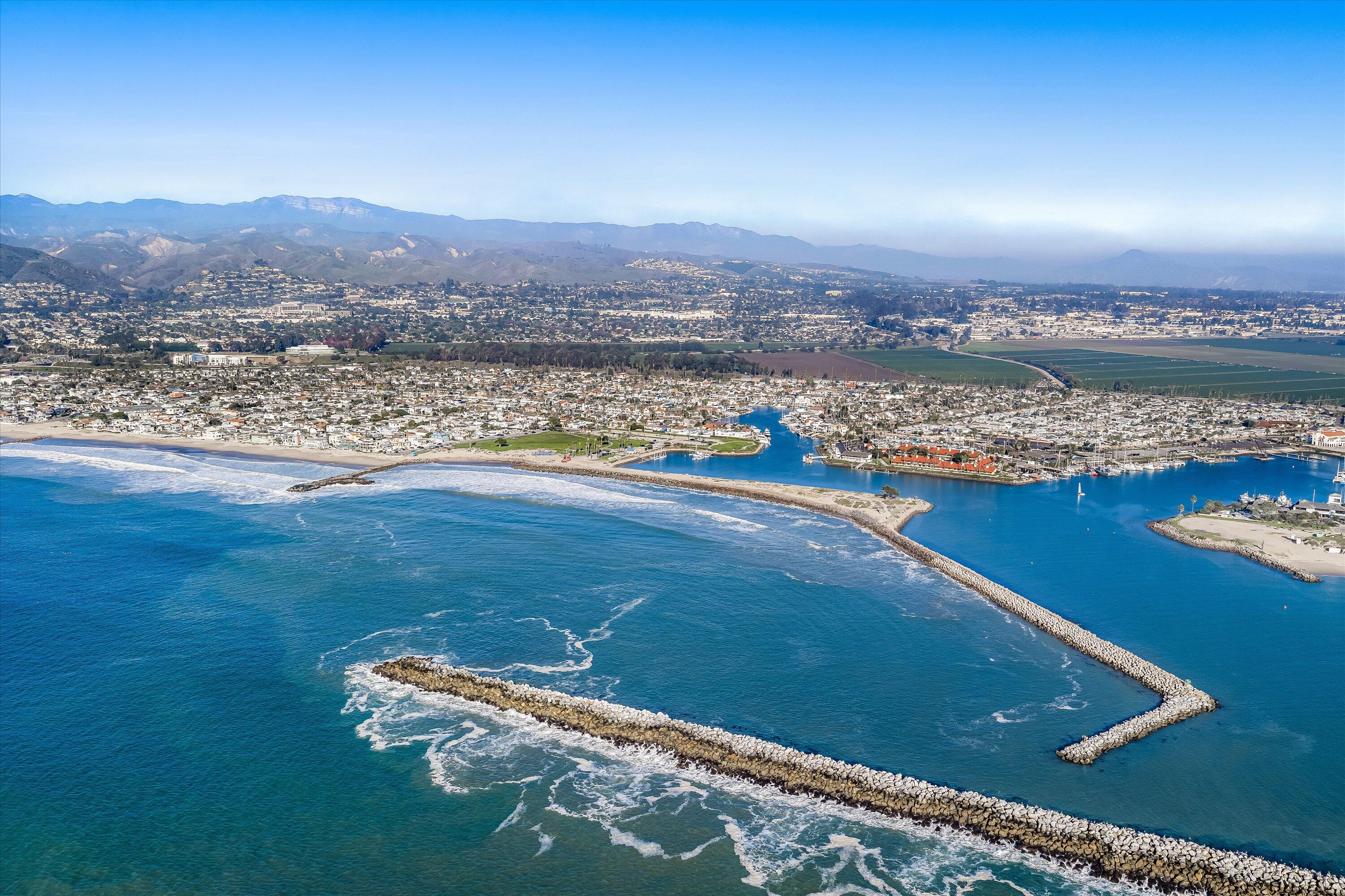 Ventura, California 93001, United States, 5 Bedrooms Bedrooms, ,3 BathroomsBathrooms,Residential,Pending,253108