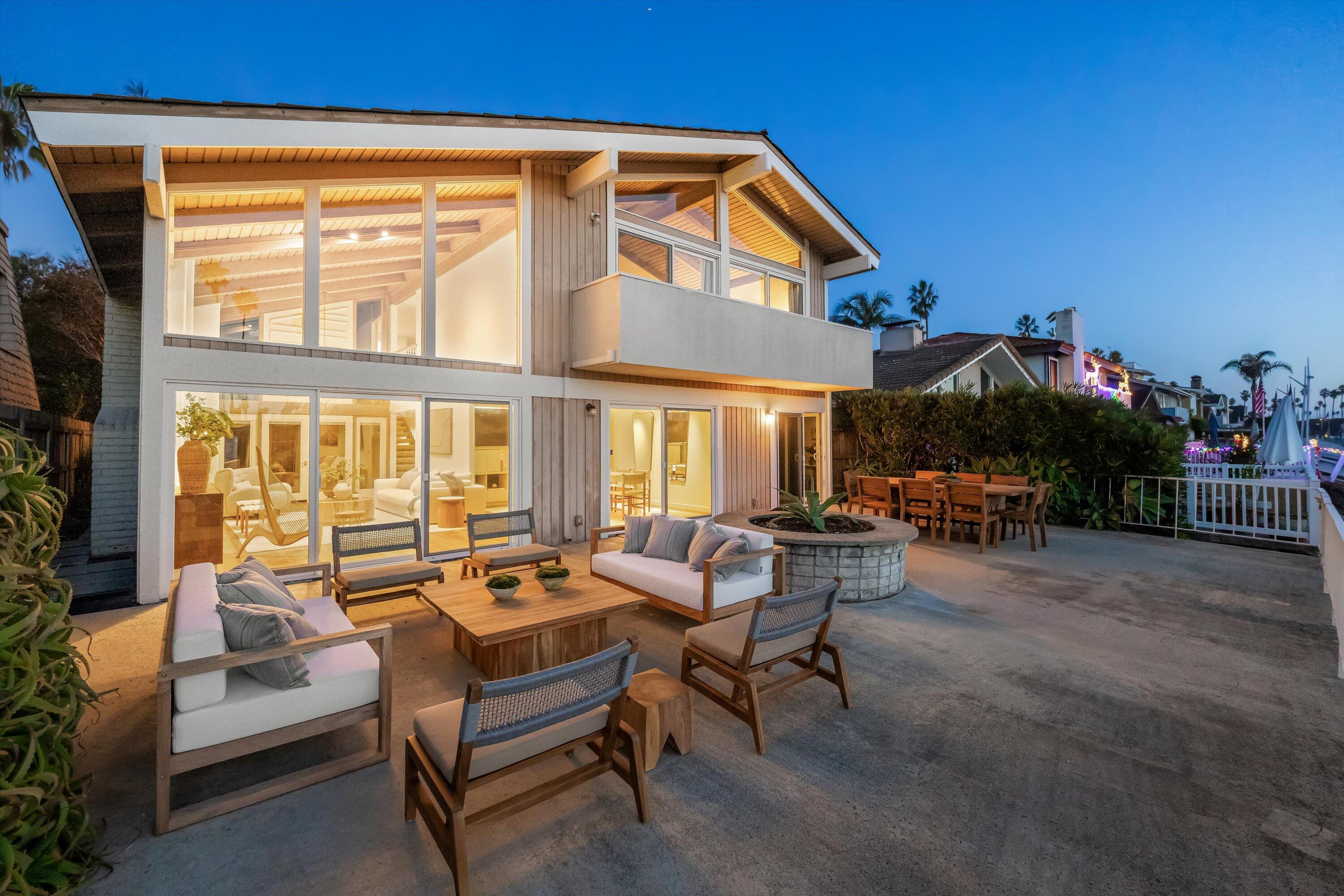 Ventura, California 93001, United States, 5 Bedrooms Bedrooms, ,3 BathroomsBathrooms,Residential,Pending,253108