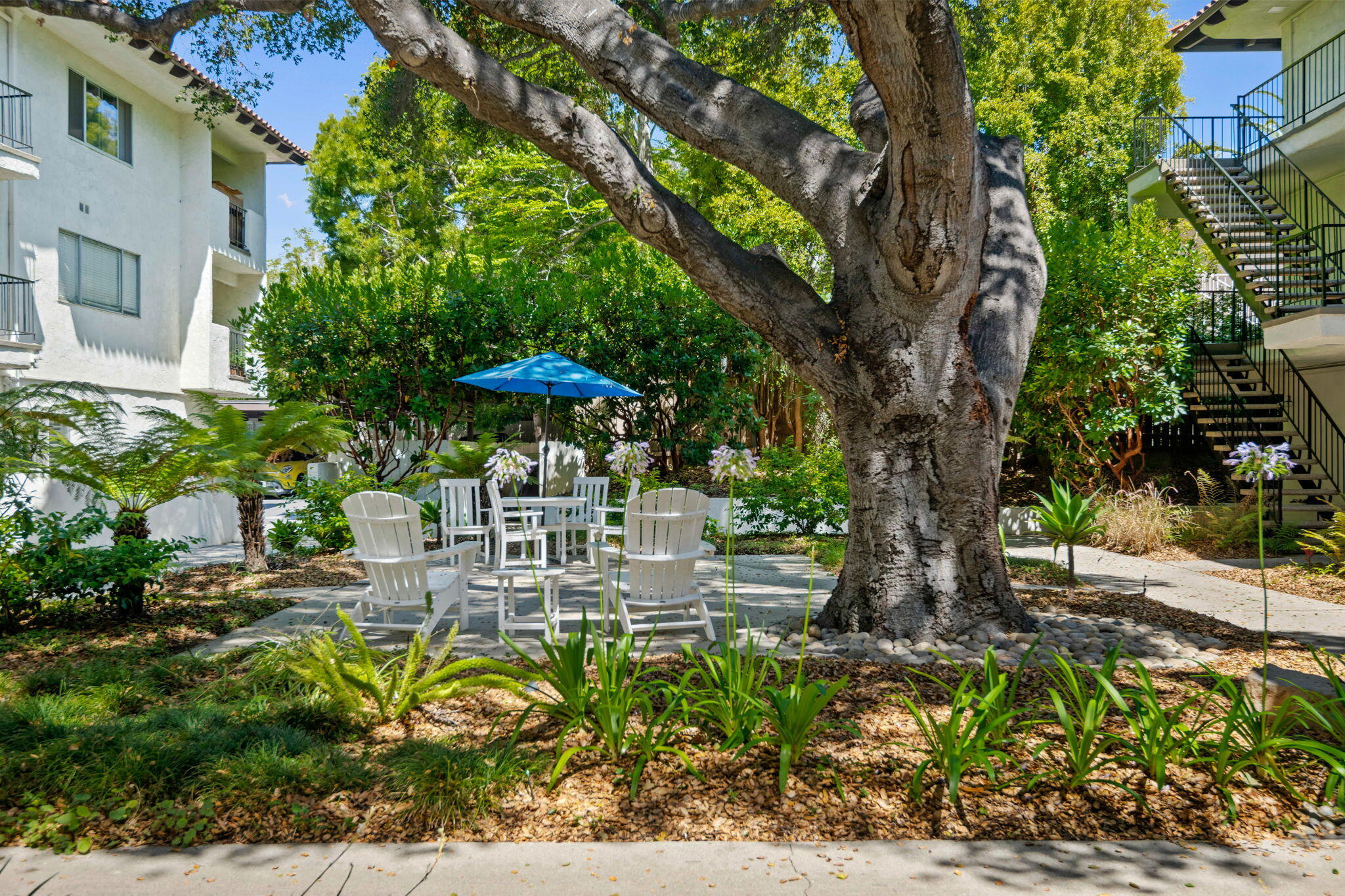 Santa Barbara, California 93101, United States, 2 Bedrooms Bedrooms, ,2 BathroomsBathrooms,Residential,Active,167460