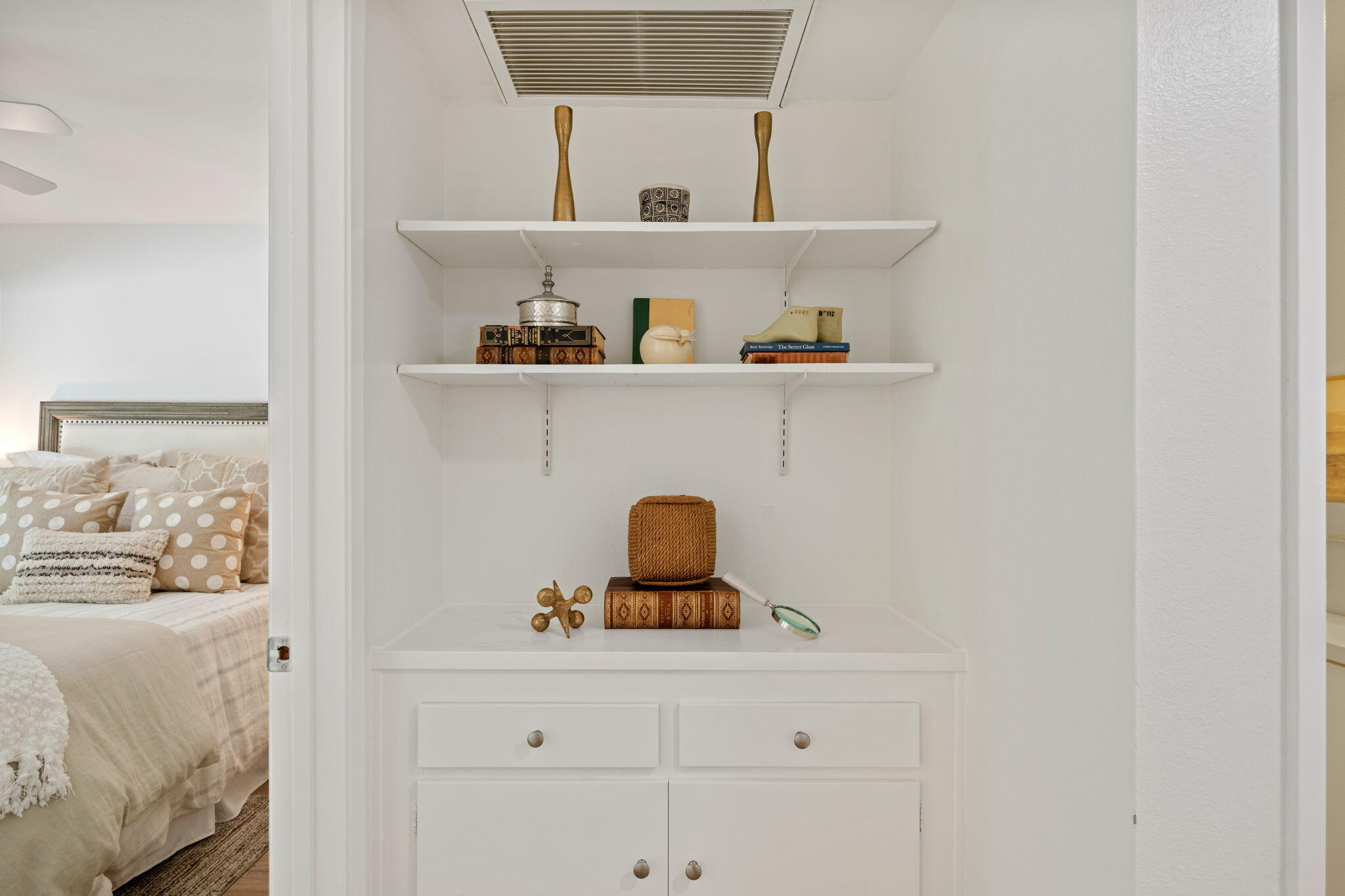 Santa Barbara, California 93101, United States, 2 Bedrooms Bedrooms, ,2 BathroomsBathrooms,Residential,Active,167460