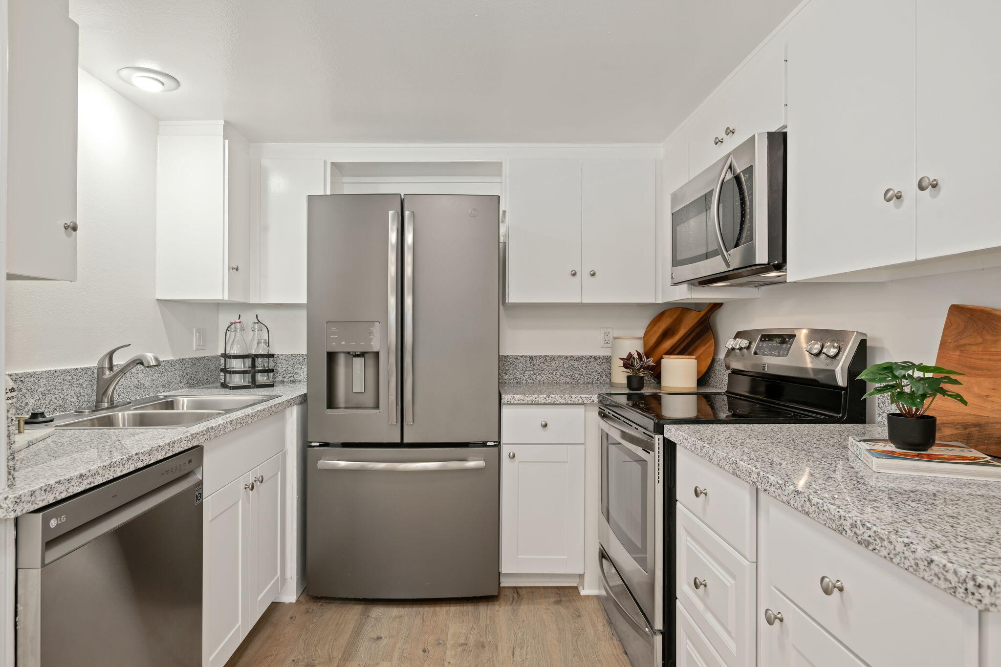 Santa Barbara, California 93101, United States, 2 Bedrooms Bedrooms, ,2 BathroomsBathrooms,Residential,Active,167460