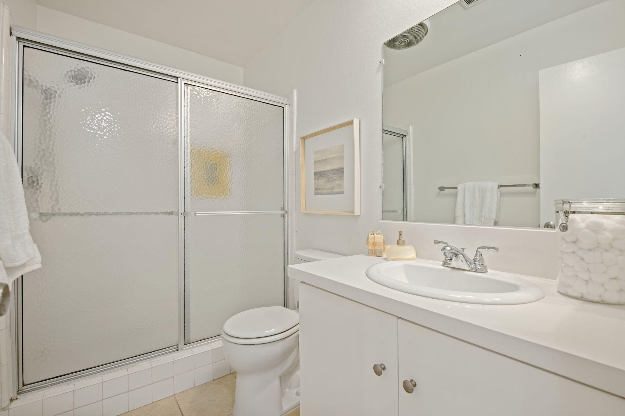Santa Barbara, California 93101, United States, 2 Bedrooms Bedrooms, ,2 BathroomsBathrooms,Residential,Active,167460
