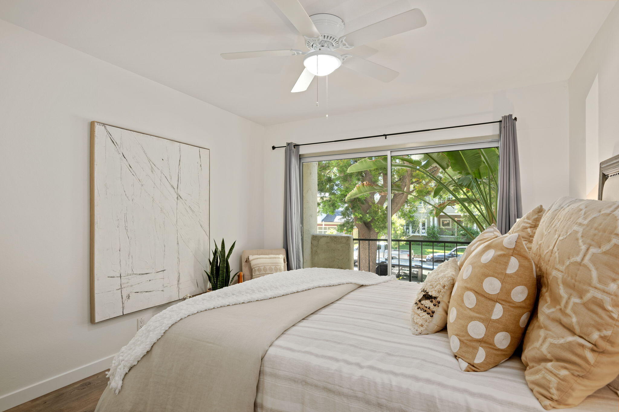 Santa Barbara, California 93101, United States, 2 Bedrooms Bedrooms, ,2 BathroomsBathrooms,Residential,Active,167460