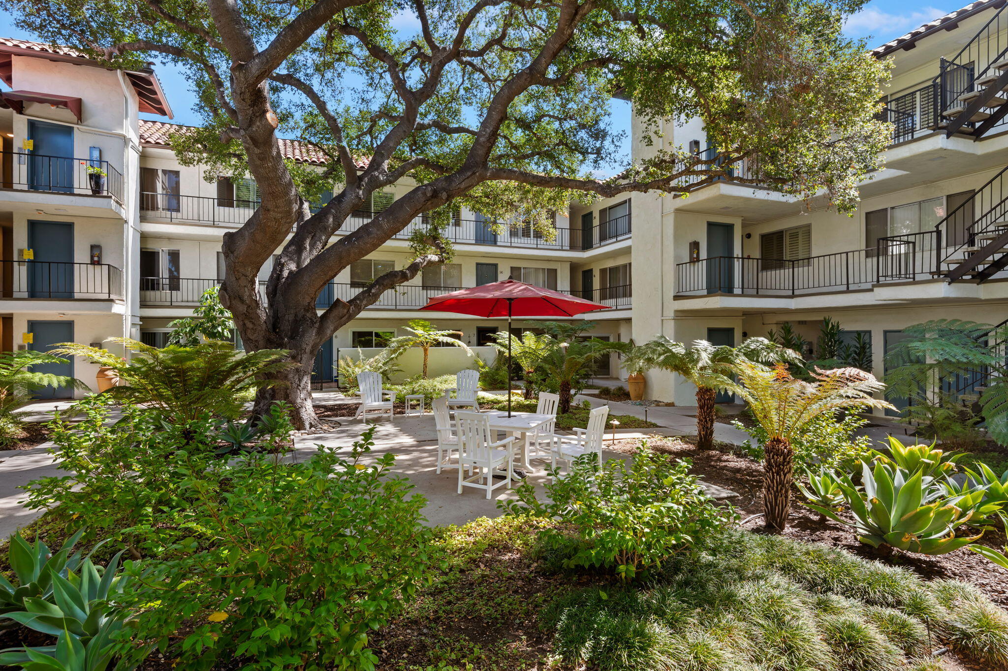 Santa Barbara, California 93101, United States, 2 Bedrooms Bedrooms, ,2 BathroomsBathrooms,Residential,Active,167460